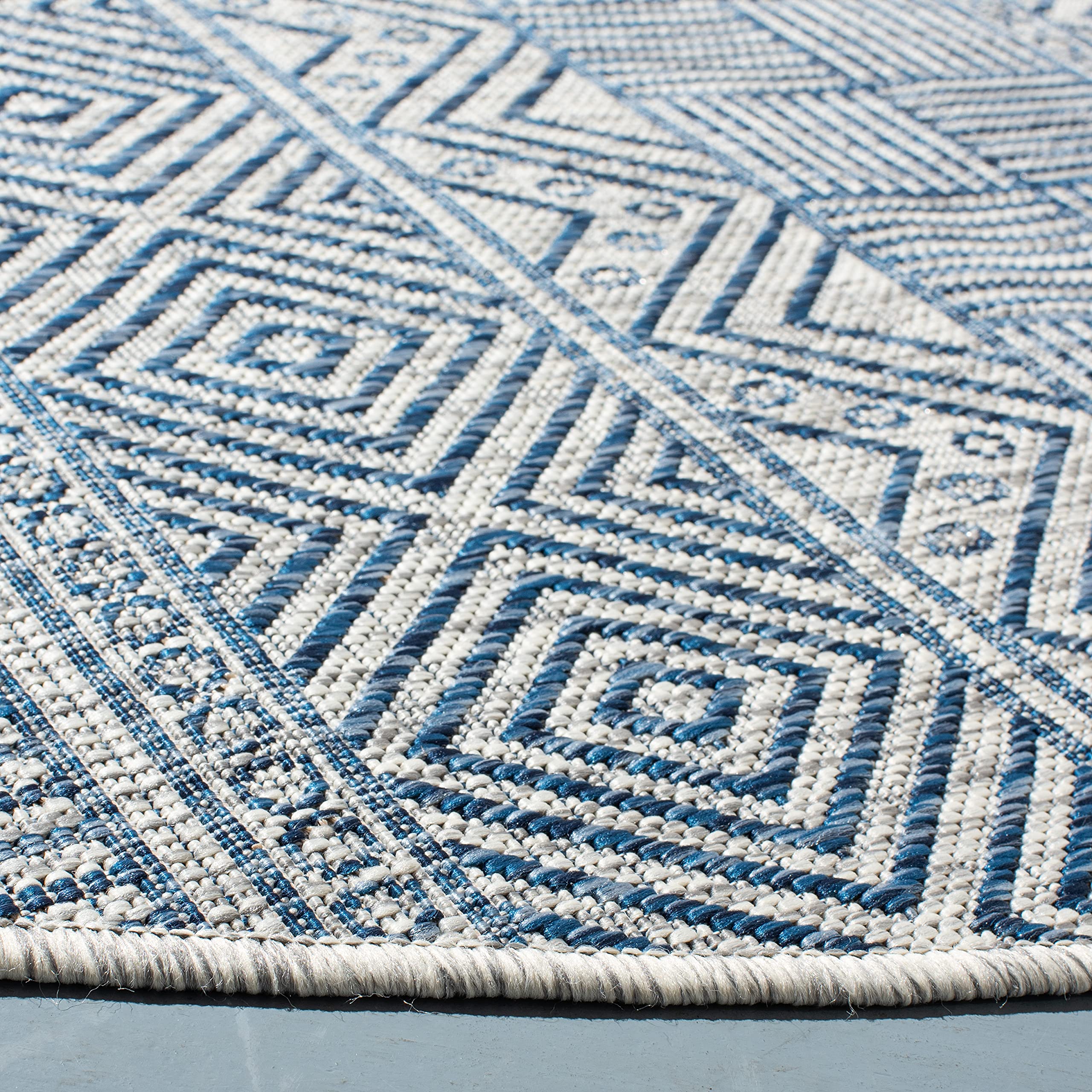 SAFAVIEH Courtyard Collection 7'1