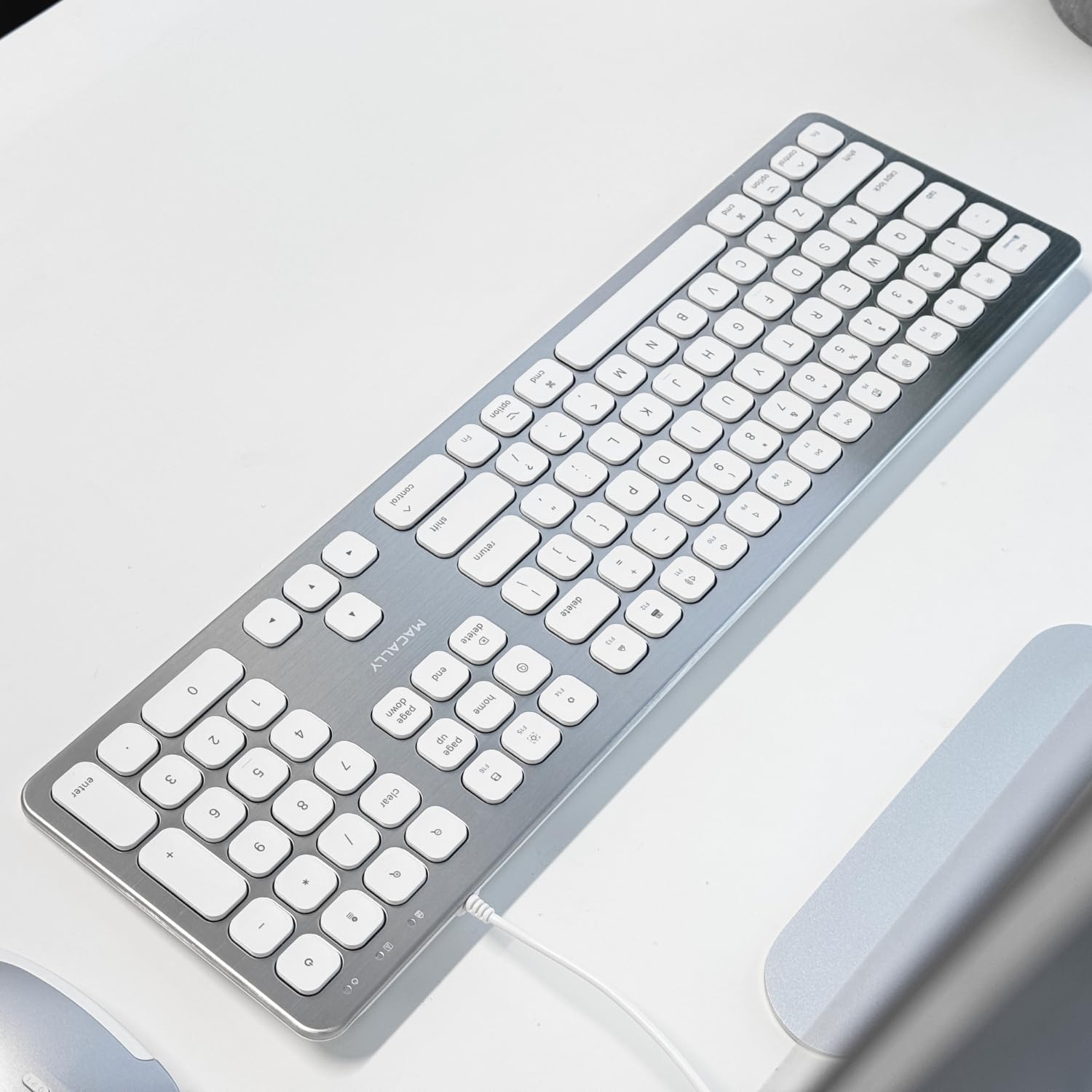 Macally Wired USB Keyboard for Mac - Aluminum Frame with USB Ports for Mouse | Compatible with MacBook Pro, MacBook Air & iMac | Perfect for Office Work, Home Use & Gaming