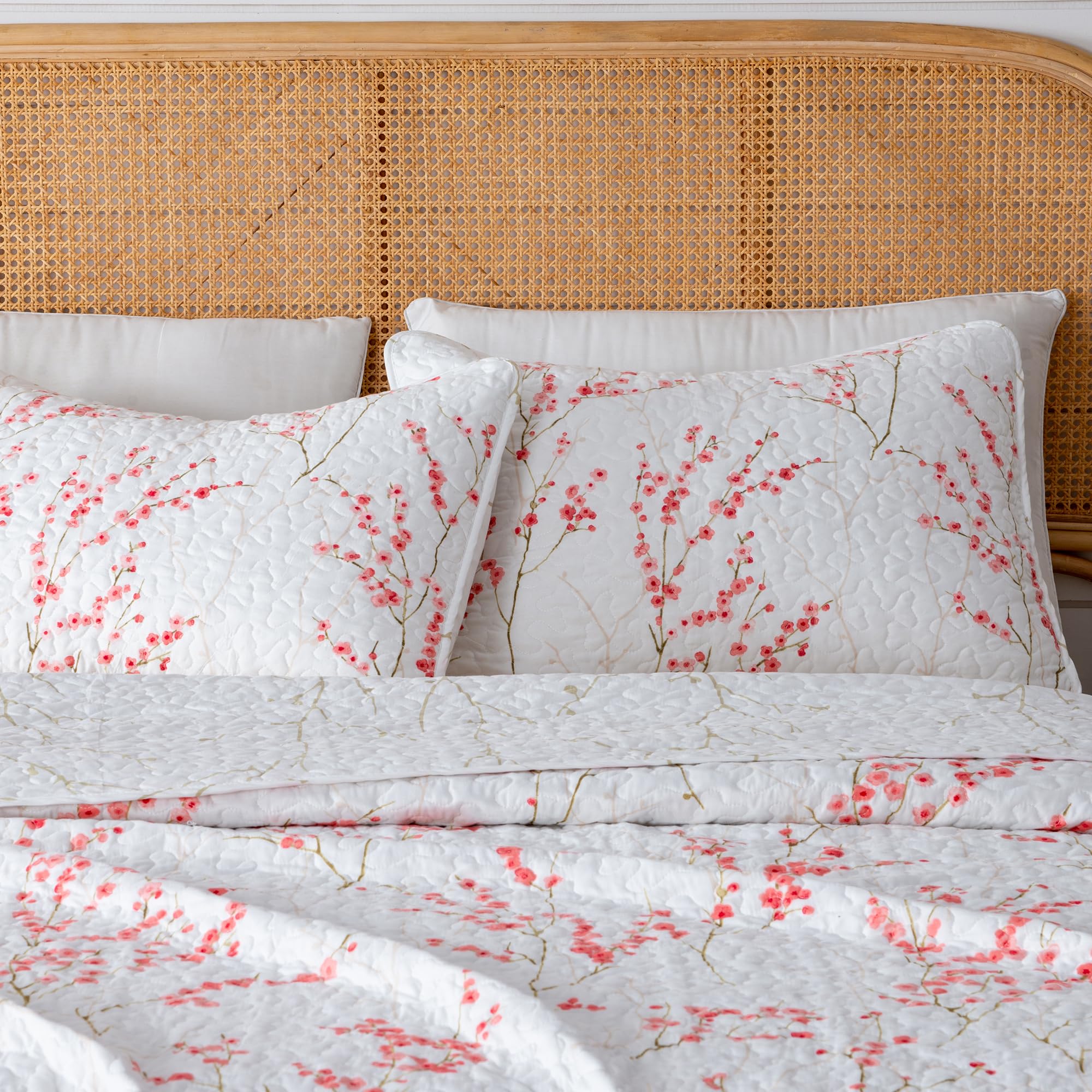 Great Bay HOME Sakura Collection 2-Piece Reversible Floral Quilt Set with Shams - Twin Size Cherry Blossom Bedspread Coverlet | Machine Washable | Perfect for Spring Bedroom Decor & Guest Room Styling