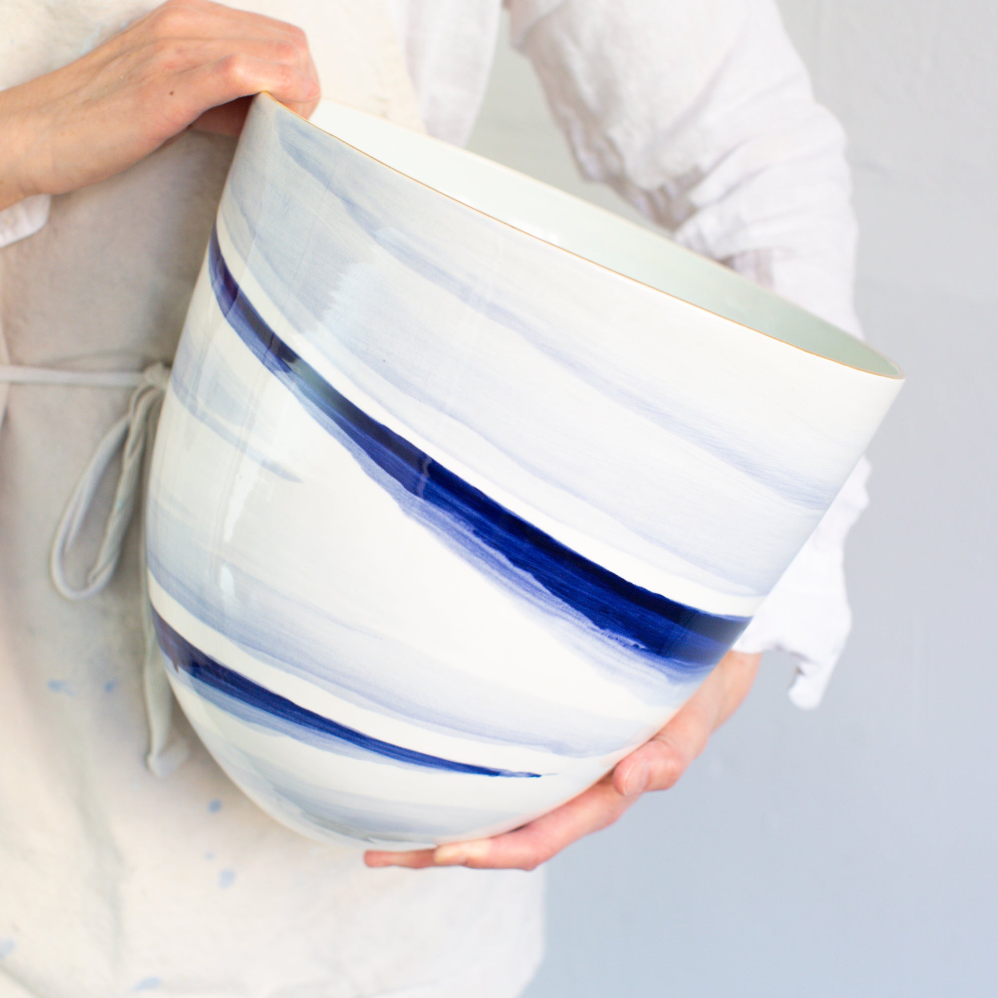 Swish Alps Large Bee Bowl in Delft Blue - Handmade Ceramic Bee Feeder for Garden Pollinators | Perfect for Outdoor Beekeeping & Backyard Wildlife Habitat