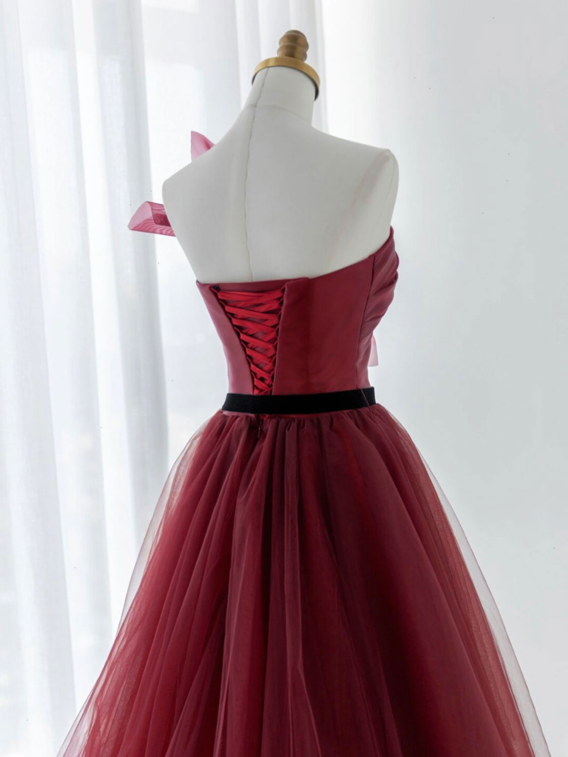 Elegant Burgundy A-Line Tulle Long Prom Dress for Women - Formal Evening Gown for Homecoming, Wedding, and Special Occasions