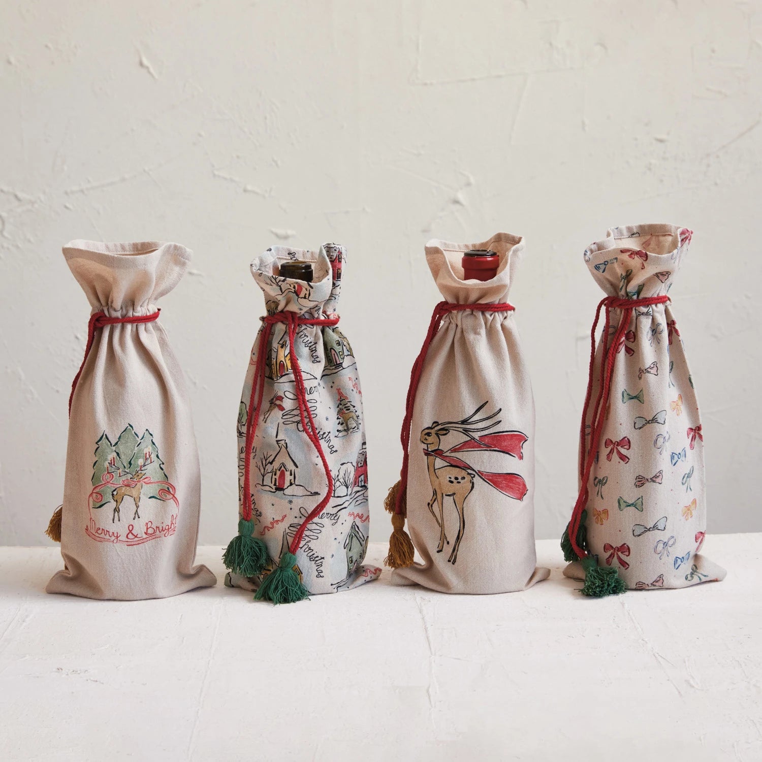 Cotton Chambray Holiday Print Wine Bottle Bag - Reusable & Eco-Friendly Gift Wrap for Christmas, Thanksgiving & Parties - Perfect for Gifting, Hostess Gifts & Wine Lovers