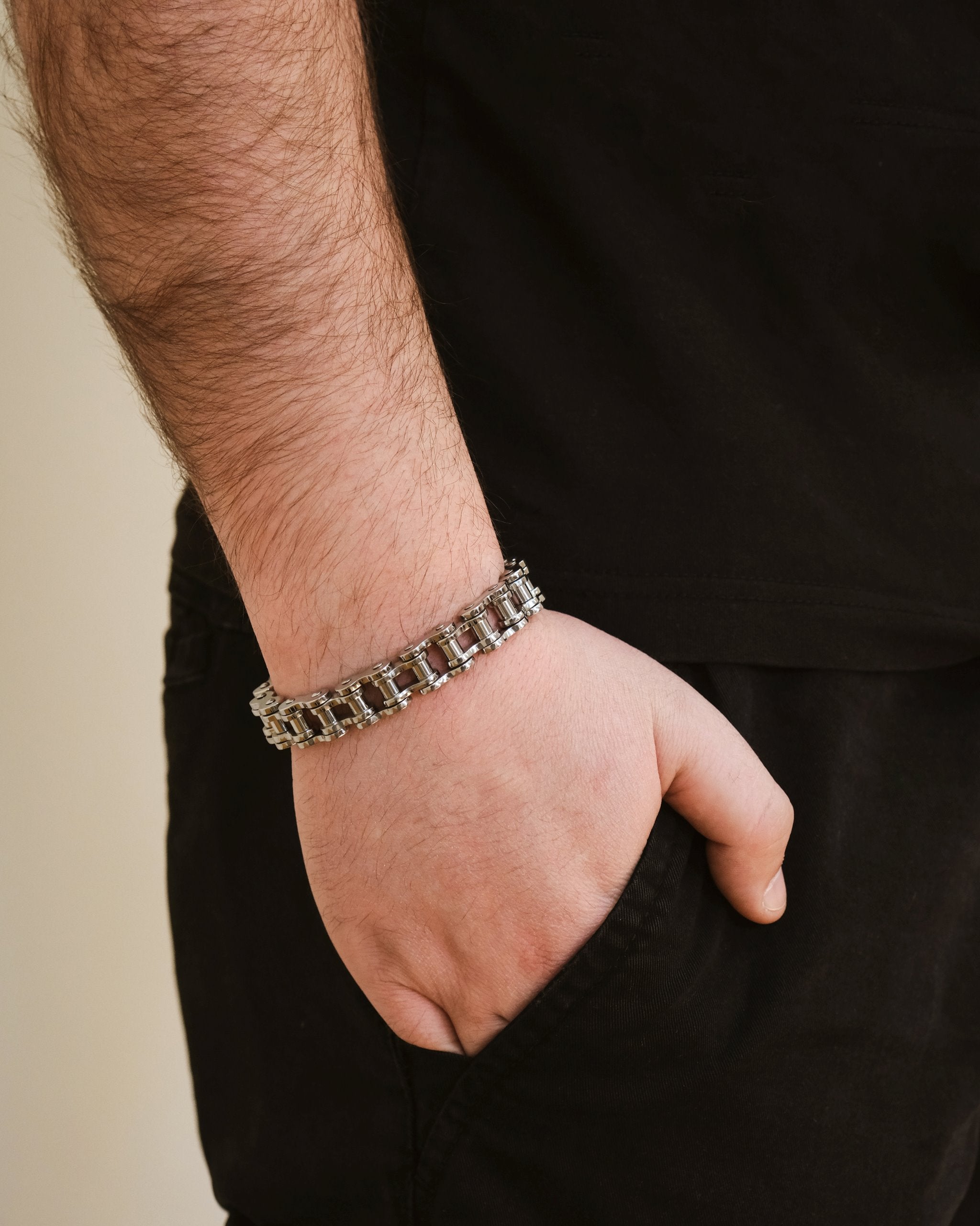 Men's Bolt Chain Watch Band Bracelet - Stainless Steel Adjustable Replacement Strap for Smartwatches & Dress Watches | Perfect for Business, Casual & Formal Occasions