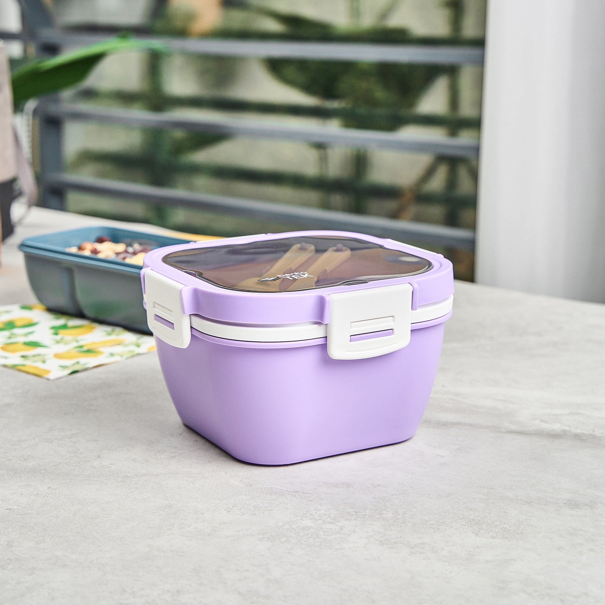 Bento Tek 58 oz Purple and White BPA Free Lunch Box with Fork & Knife - Microwave Safe, Reusable Food Container (7.25