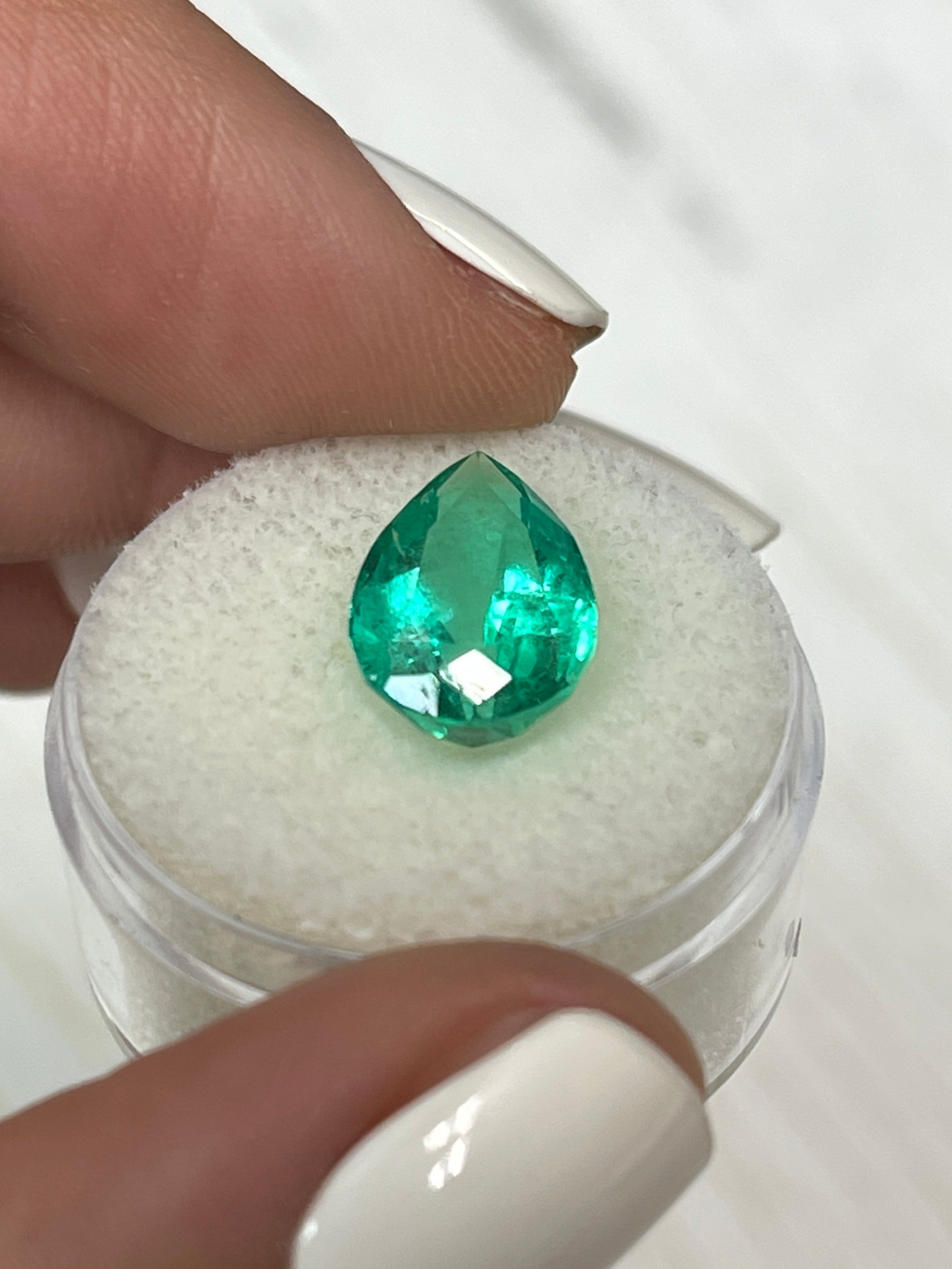 4.59 Carat Natural Colombian Emerald Pear Cut Loose Gemstone - 14x9mm for Jewelry Making, Engagement Rings & Luxury Gifts