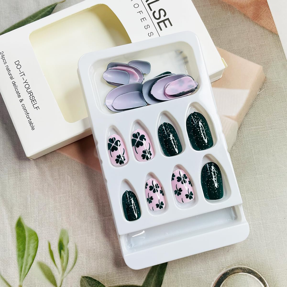 St. Patrick's Day Press on Nails - 24Pcs Short Oval Green Shamrock Fake Nails with Glitter Design | Irish Glue on Nails | Glossy Almond False Nails for Women | Saint Patrick's Day Acrylic Nails Manicure Tips | Perfect for Parties, Festivals & Irish Celebrations