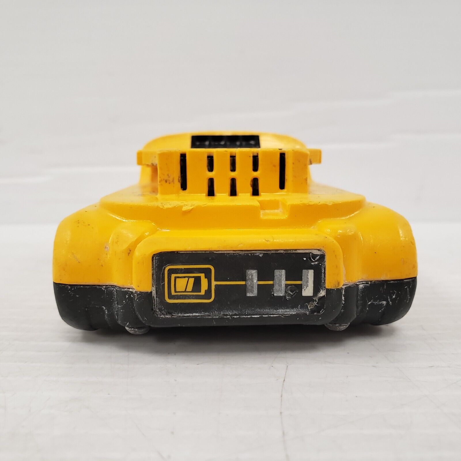 DEWALT DCB203 20V MAX Lithium-Ion Battery Pack (2.0Ah) - Compatible with DEWALT 20V Power Tools - Perfect for Drilling, Fastening & DIY Projects