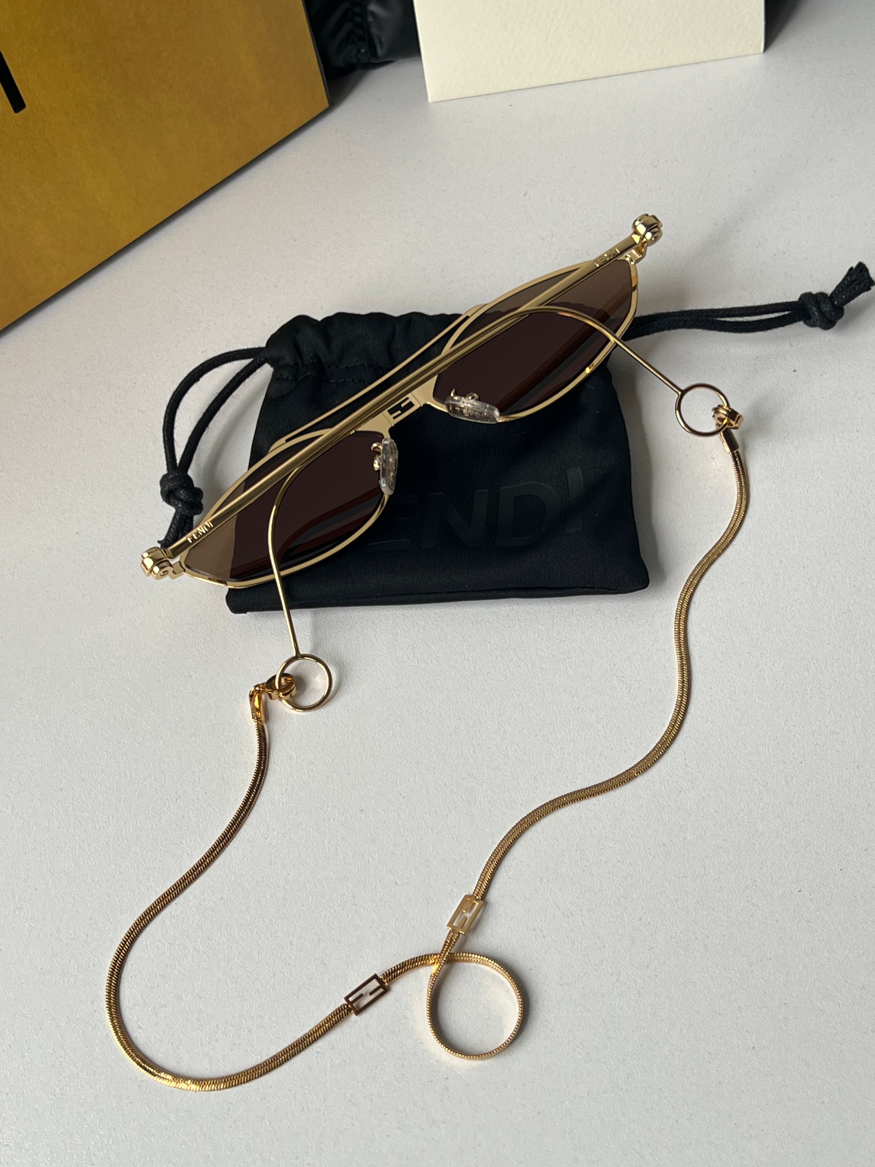 Fendi Baguette FE40114U Y Mirror Sunglasses with Gold Chain - Luxury Designer Shades for Women, Fashionable UV Protection for Outdoor, Beach & Driving