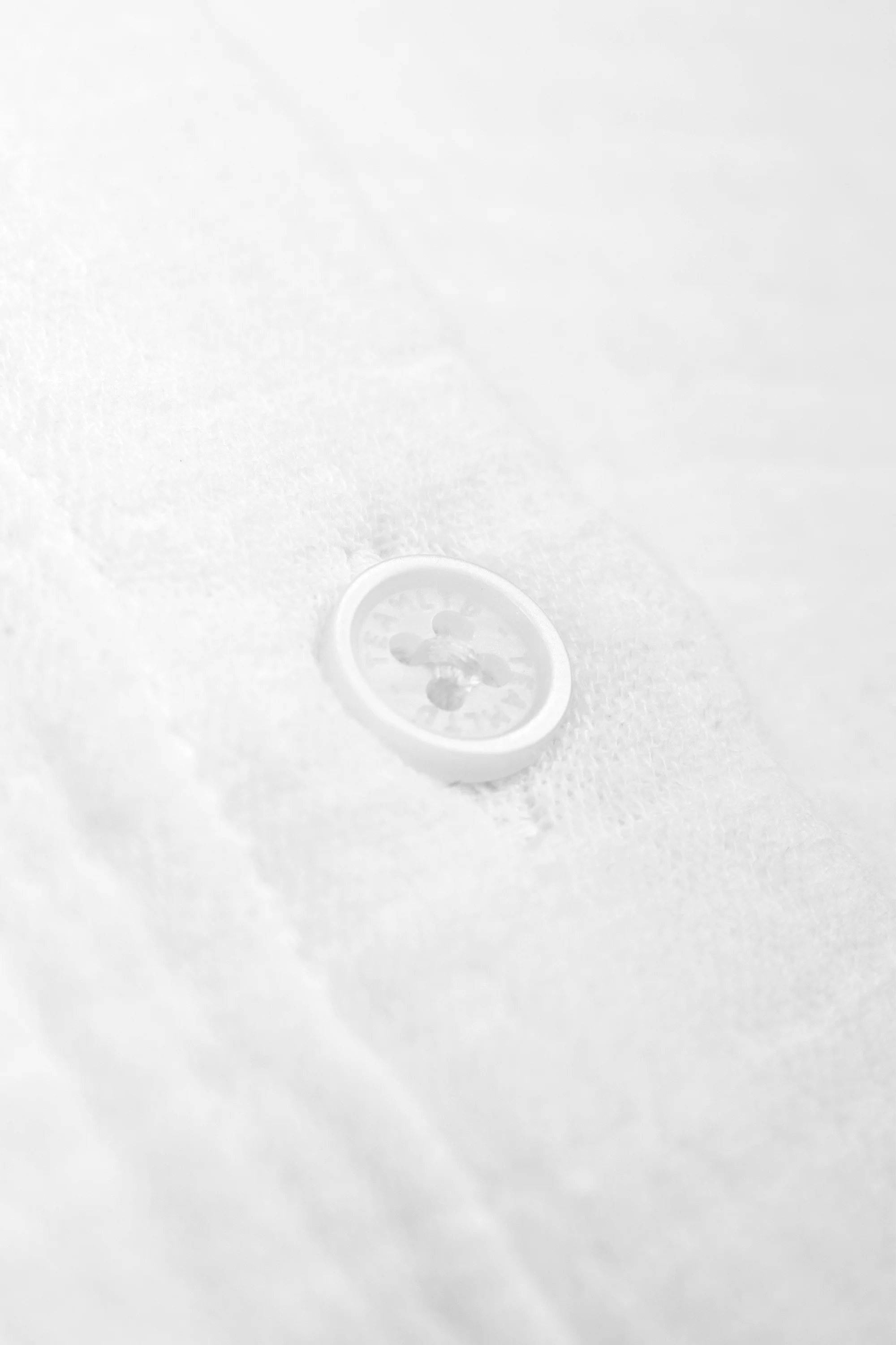 Breathable White Breeze Shirt for Men & Women - Lightweight Summer Casual Tee for Outdoor Activities & Travel