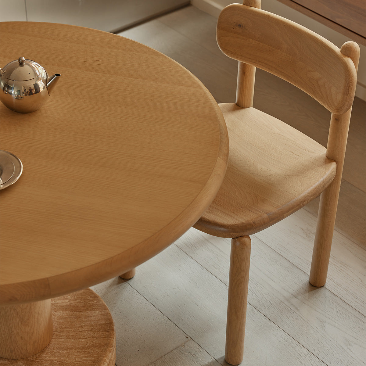 Modern Bistro Dining Chair - Elegant Metal Frame & Comfortable Seat - Perfect for Kitchen, Cafe, Restaurant & Outdoor Dining