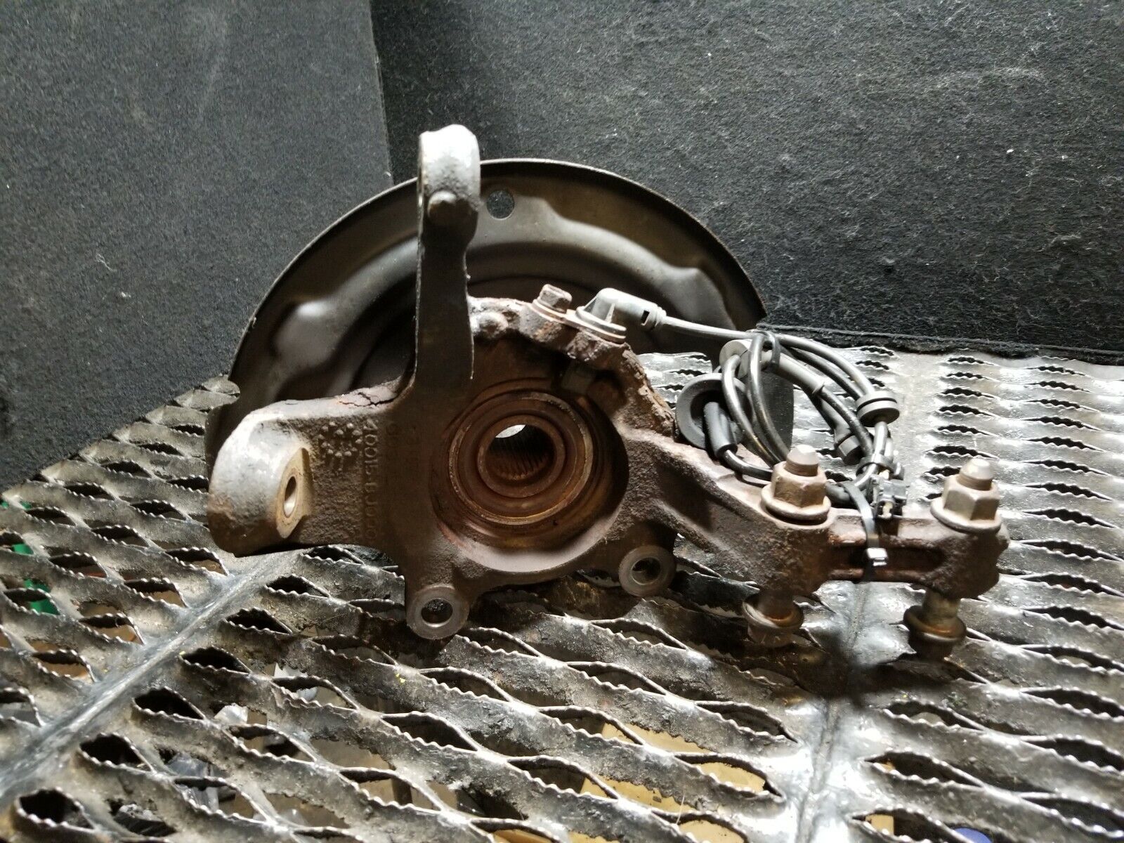 2004-2008 Nissan Maxima Front Left Driver Side Spindle Knuckle OEM Replacement Part - Perfect for Suspension Repair & Wheel Alignment