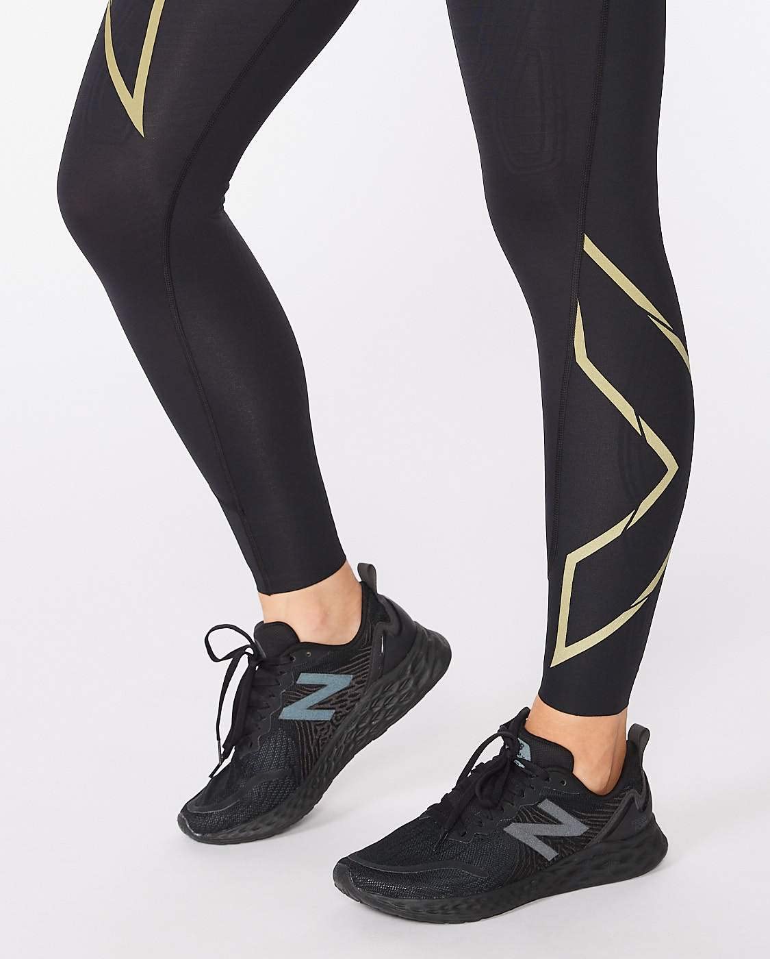 2XU Women's Light Speed Compression Tights - Breathable Running Leggings with 4-Way Stretch for Enhanced Performance | Ideal for Marathon Training, Gym Workouts & Active Lifestyle