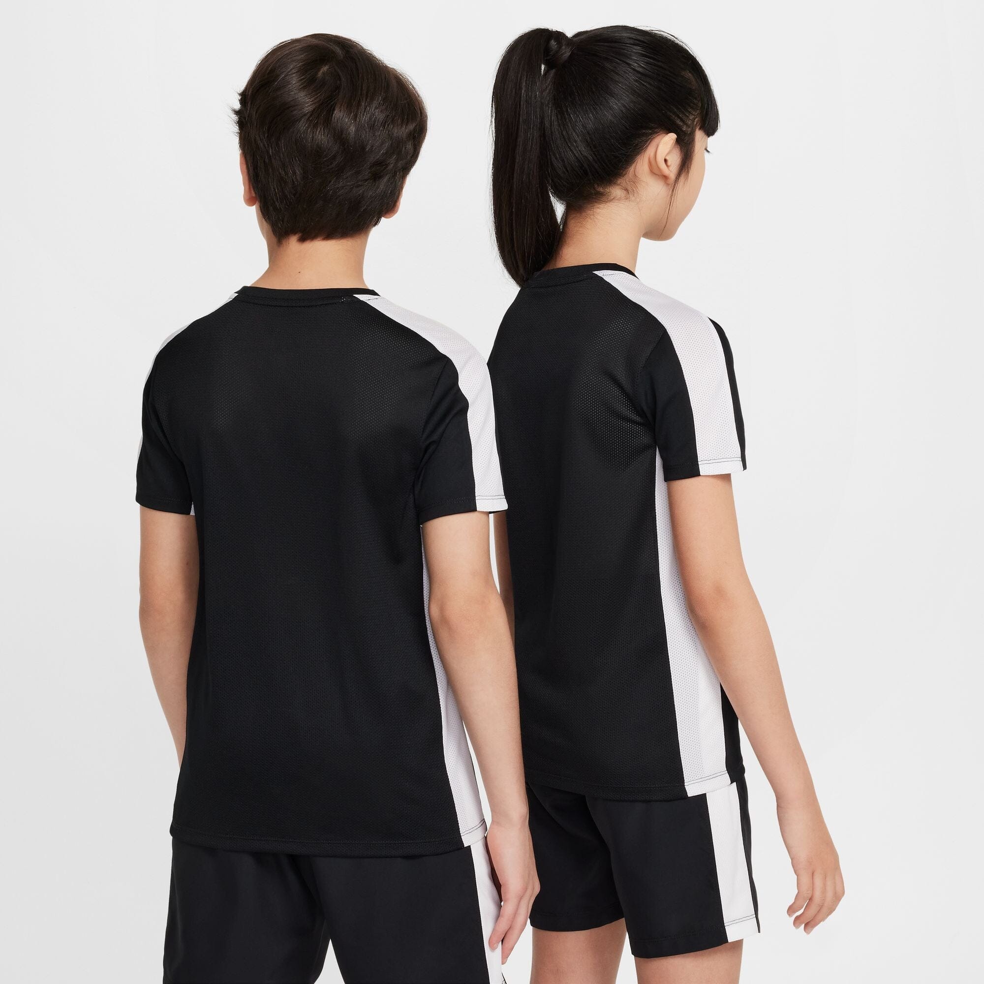 Nike Big Kids' Dri-FIT Performance T-Shirt (FZ5312 010) - Moisture-Wicking Athletic Top for Running, Basketball & Sports Training