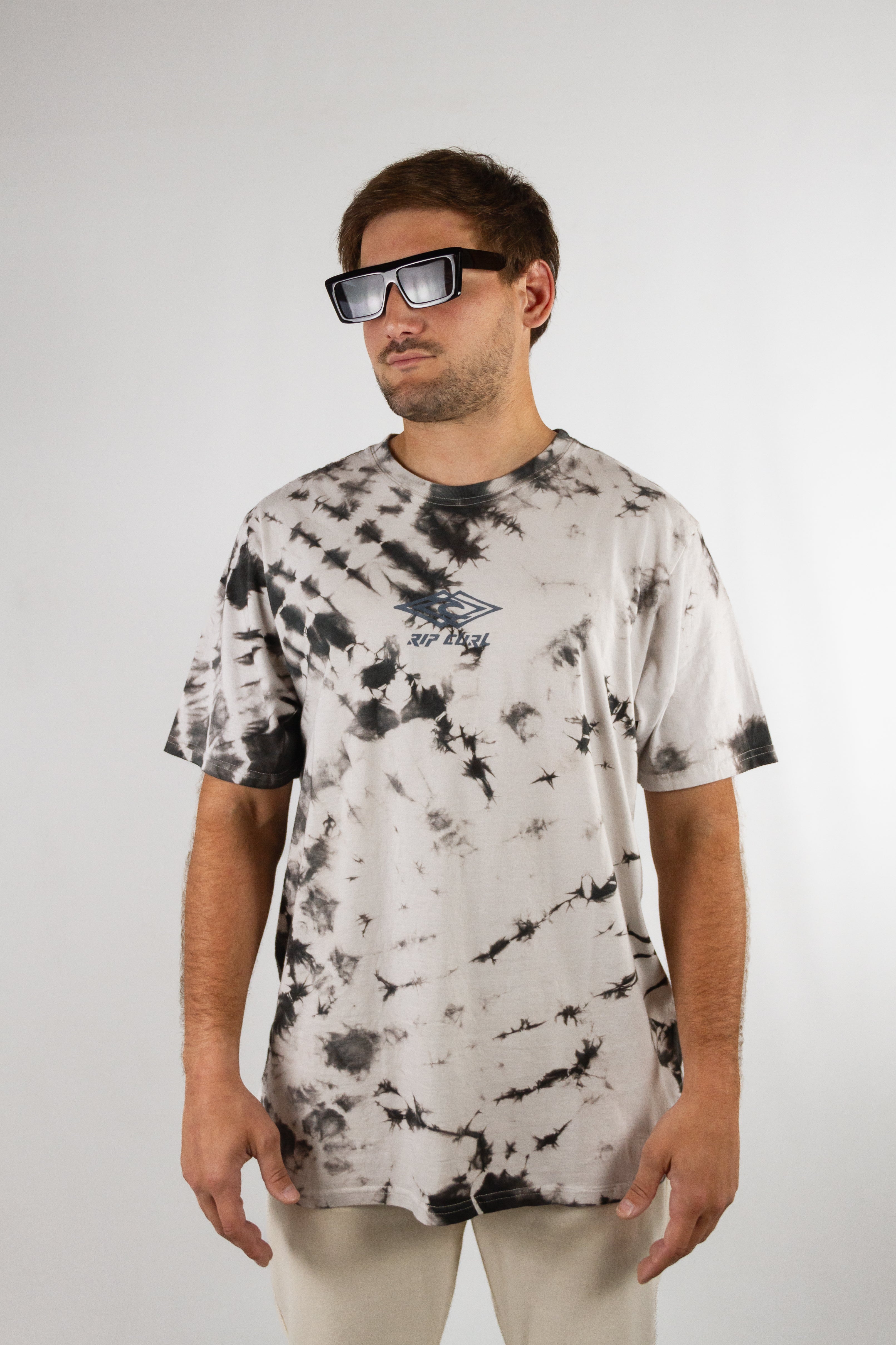 Rip Curl Batik T-Shirt for Men - Comfortable Cotton Short Sleeve Tee (Size M) - Perfect for Surfing, Beach Outings & Casual Wear
