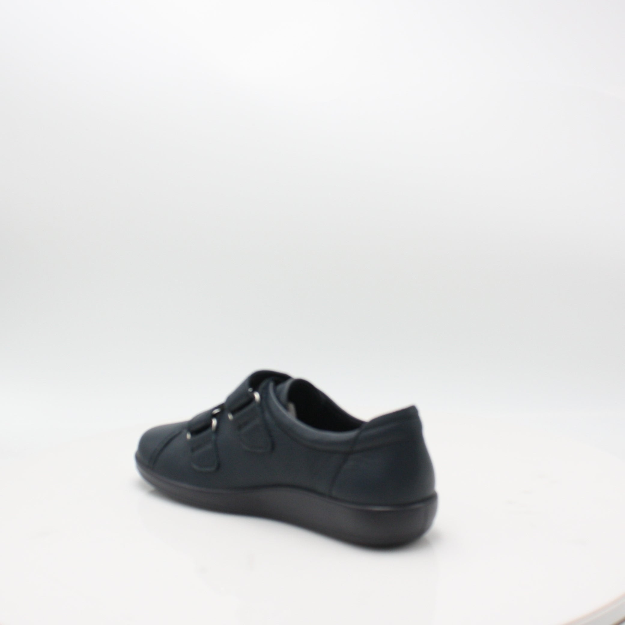 ECCO SOFT 2.0 Women's Comfortable Walking Shoes - Breathable Leather Sneakers for All-Day Wear | Perfect for Work, Travel & Casual Outings