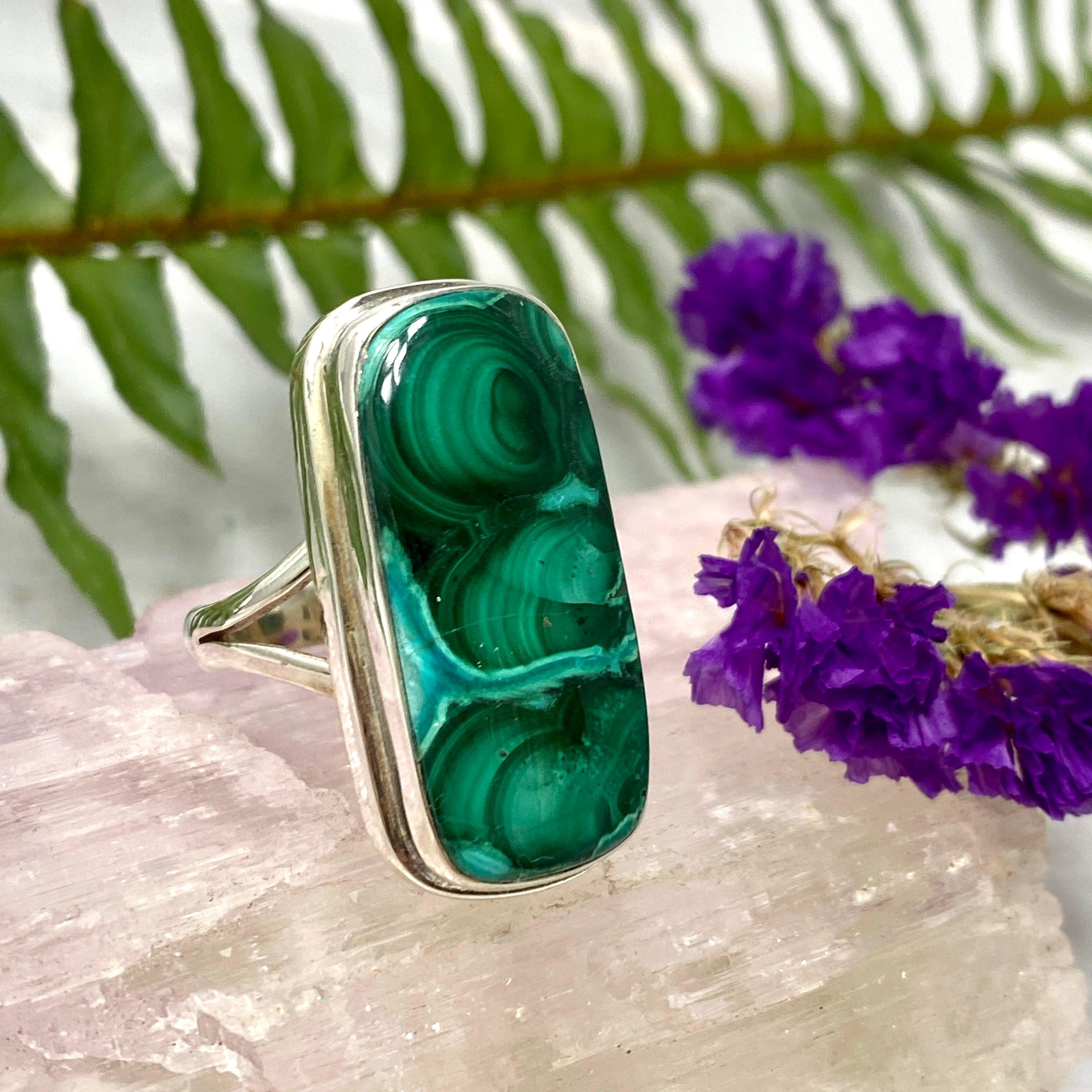Malachite Oval Cabochon Ring for Women - Sterling Silver Split Band Size 8 - KRGJ1702 - Perfect for Everyday Wear, Gift Giving & Boho Jewelry Lovers