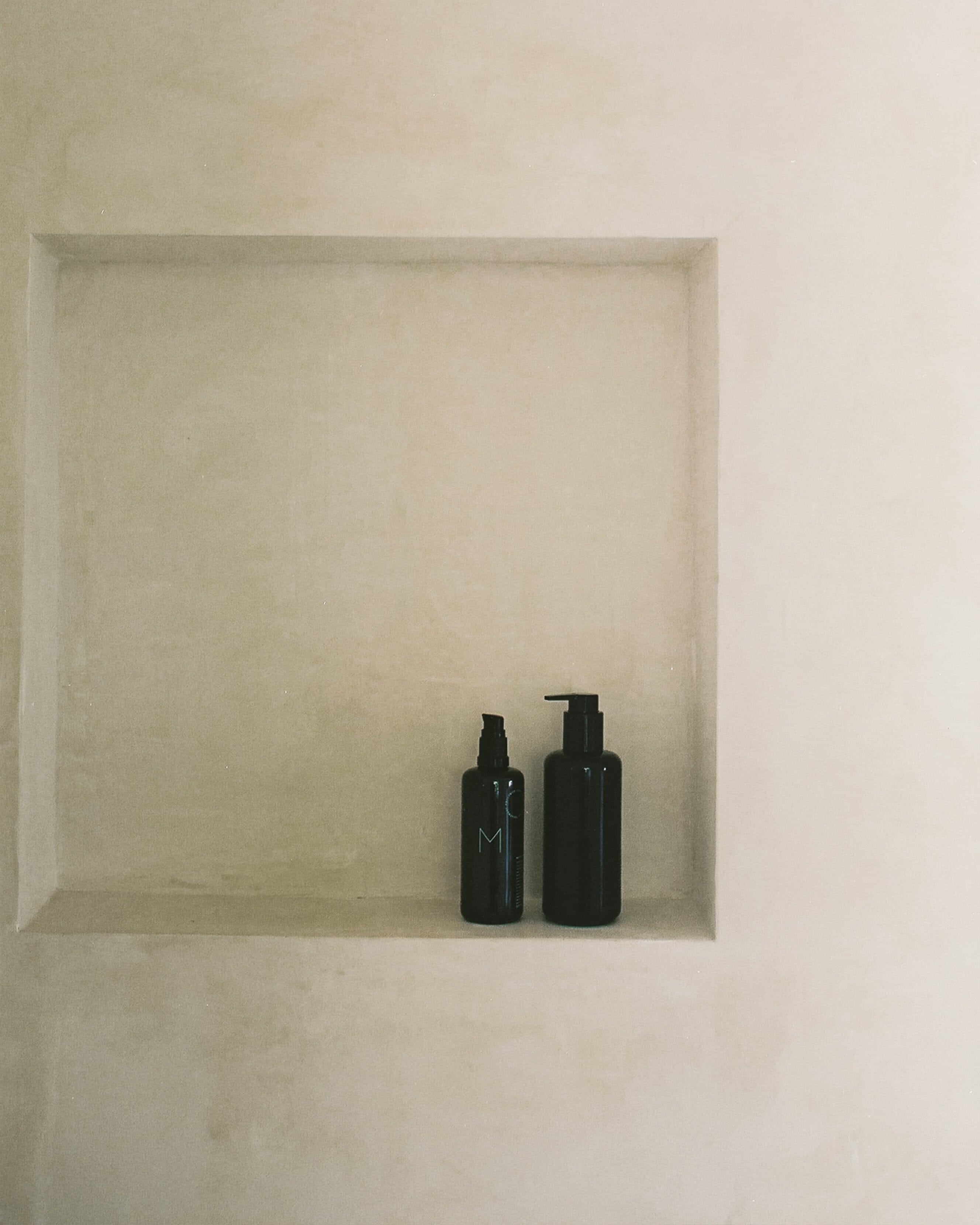 Milk Anti-Frizz Leave-In Hair Treatment - Nourishing & Hydrating for Smooth, Frizz-Free Hair - Perfect for Dry, Damaged & Curly Hair Care at Home or Salon