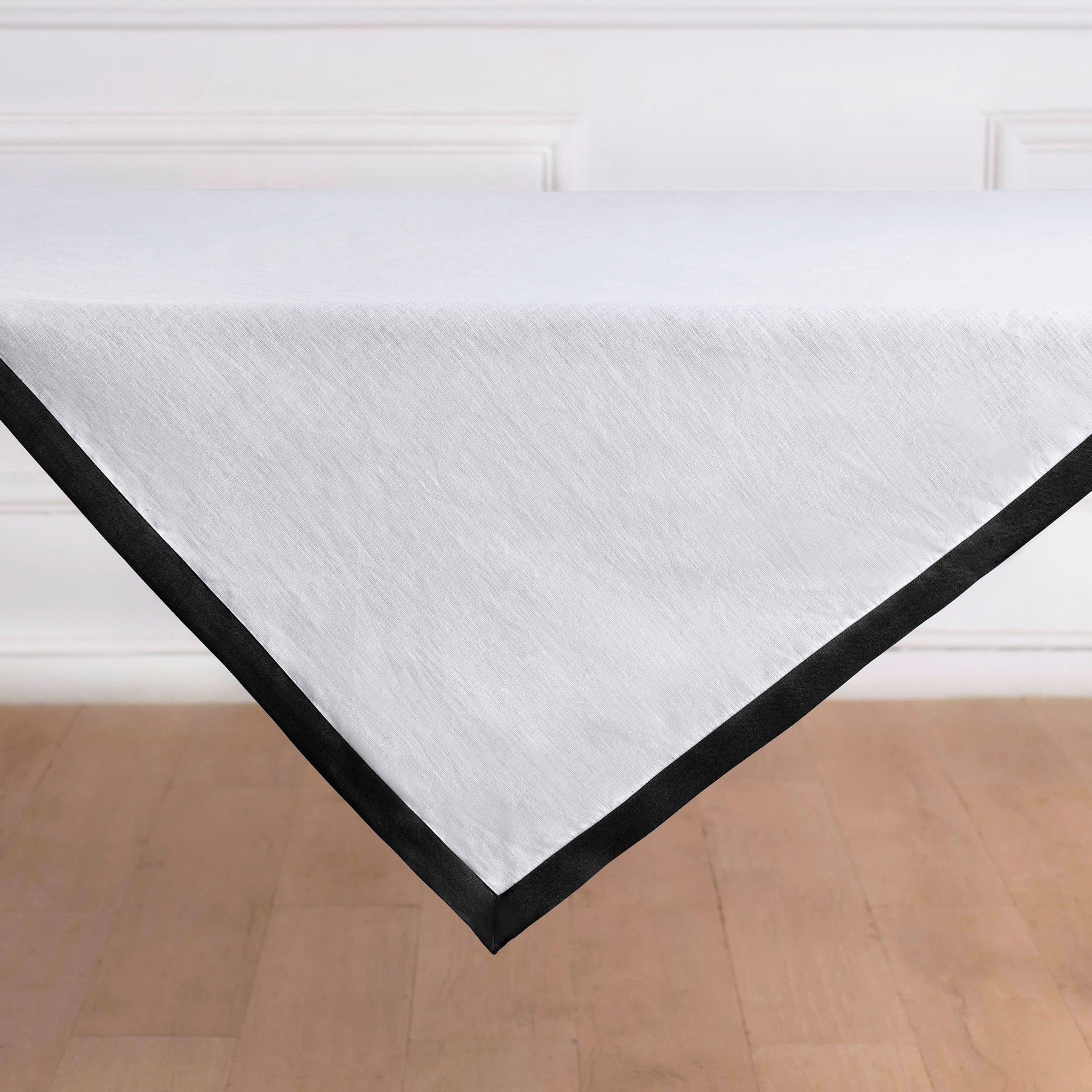 Classic Table Throw - Elegant and Durable Table Cover for Dining, Parties, and Home Decor | Perfect for Weddings, Holidays, and Everyday Use