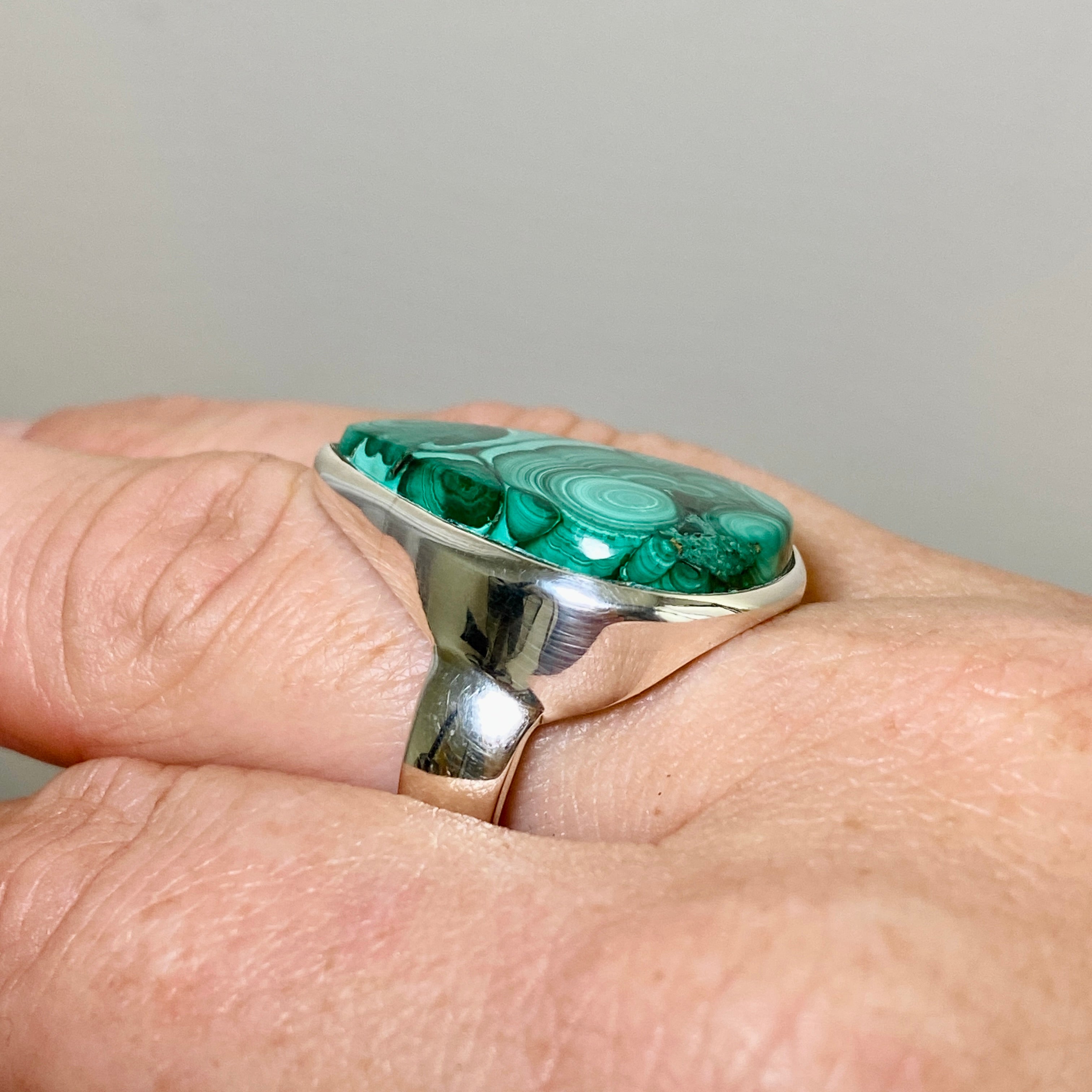 Malachite Teardrop Cabochon Ring - Size 10 - Handmade Sterling Silver Jewelry - PRGJ832 - Perfect for Boho Style & Gift Giving