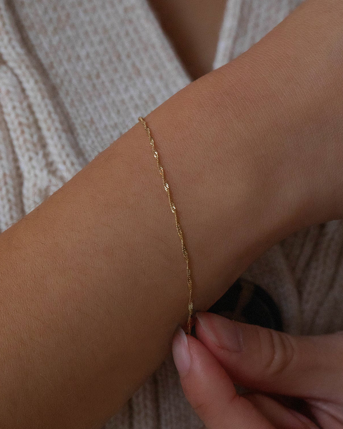 Singapore Chain Bracelet for Women - Trendy Gold & Silver Jewelry Gift for Her - Perfect for Everyday Wear, Parties & Special Occasions