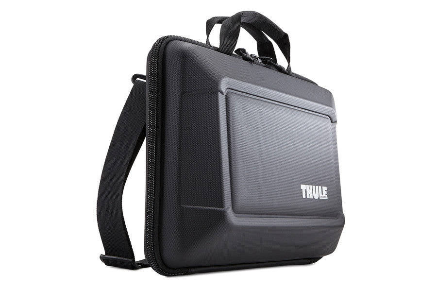 Thule Gauntlet 3.0 13-15 Inch Laptop Sleeve for MacBook Pro/Air - Waterproof Protective Case in Black - Perfect for Travel, Work & School