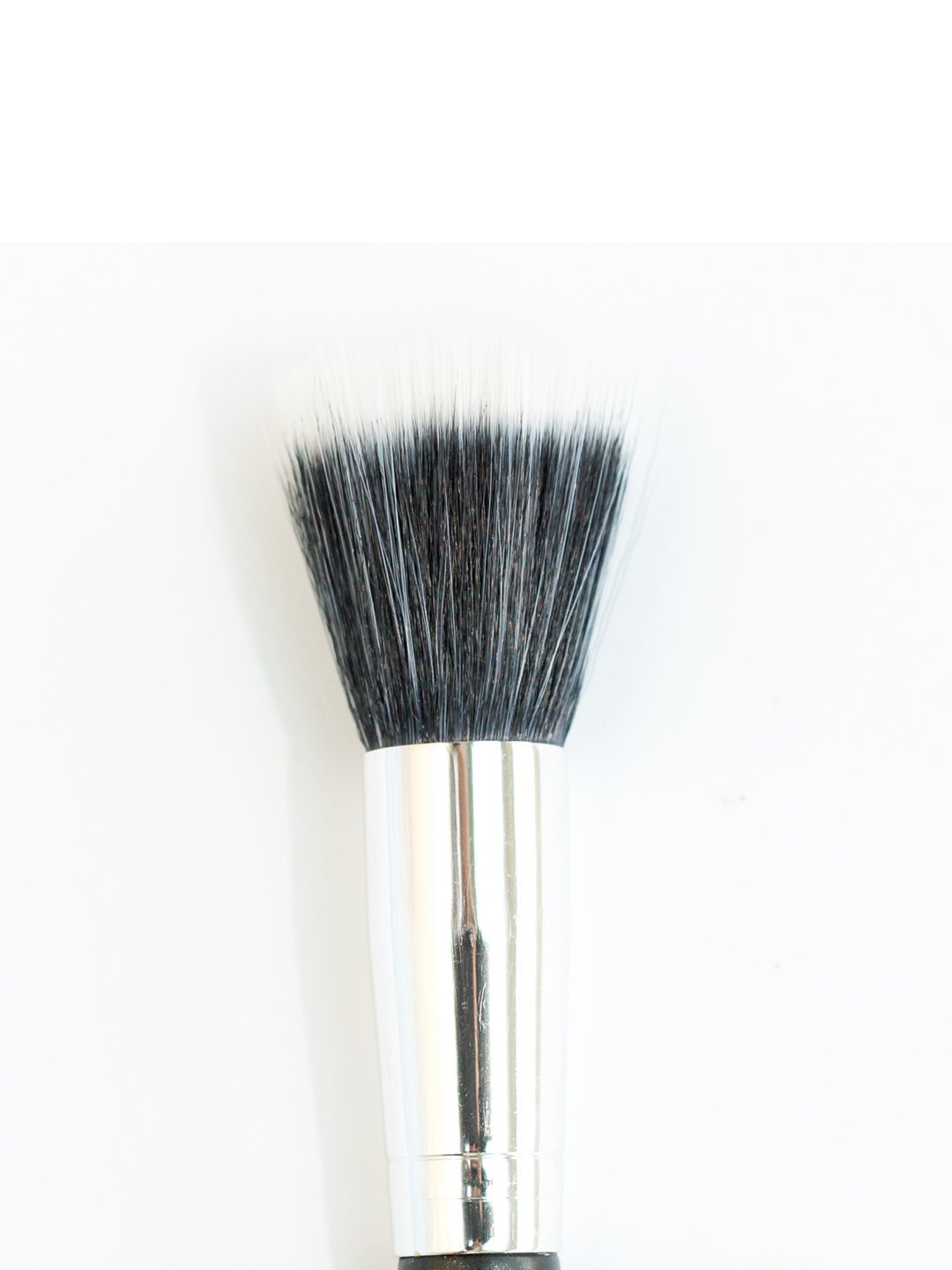 Megaga Face Sculpting Makeup Brush No.04 - Professional Contouring Brush for Blending & Highlighting - Perfect for Everyday Makeup & Special Occasions