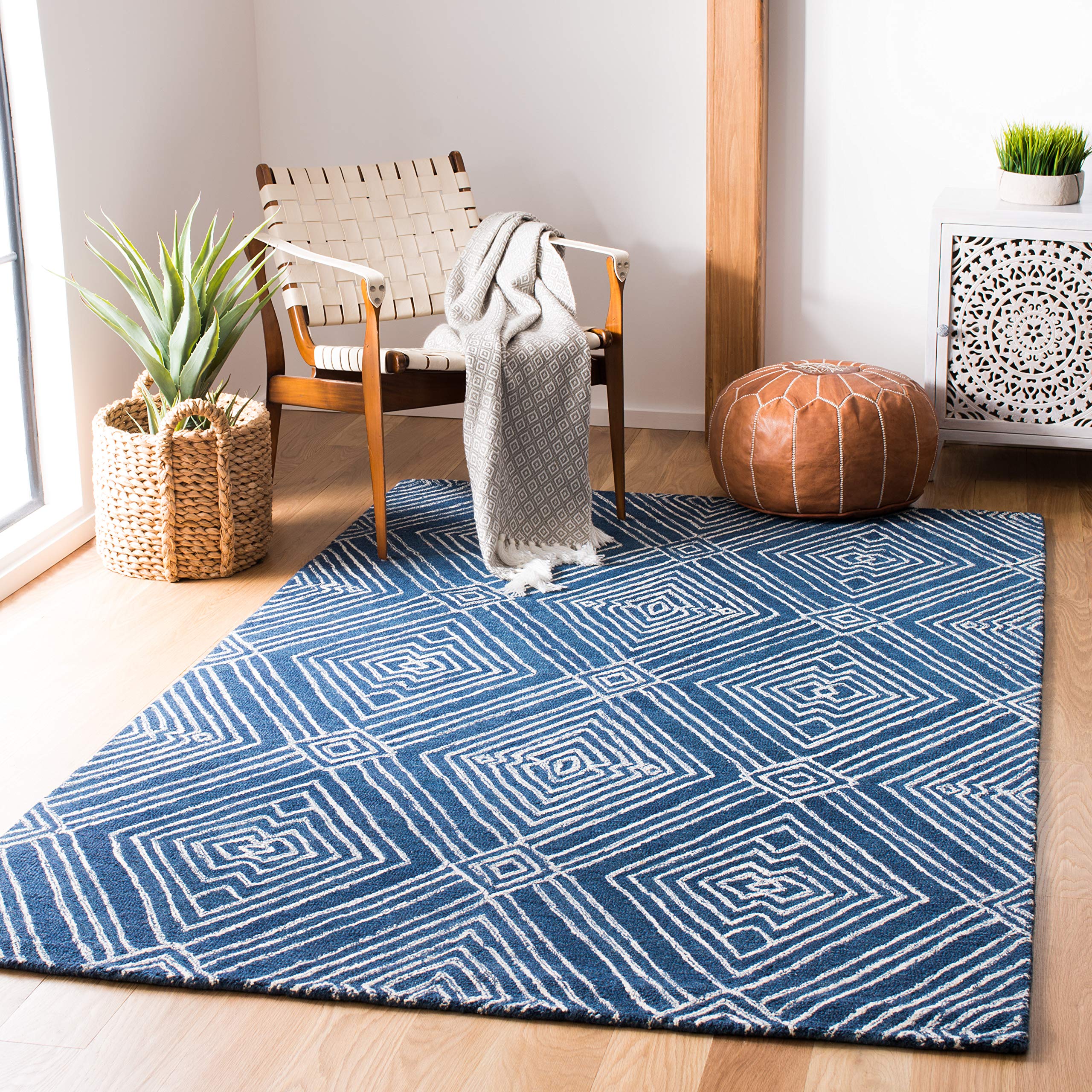 SAFAVIEH Micro-Loop Collection Handmade Wool Area Rug - 5' x 8' Navy & Ivory, Non-Slip Living Room & Bedroom Rug for High Traffic Areas | Durable Floor Covering for Home Decor (MLP608N)