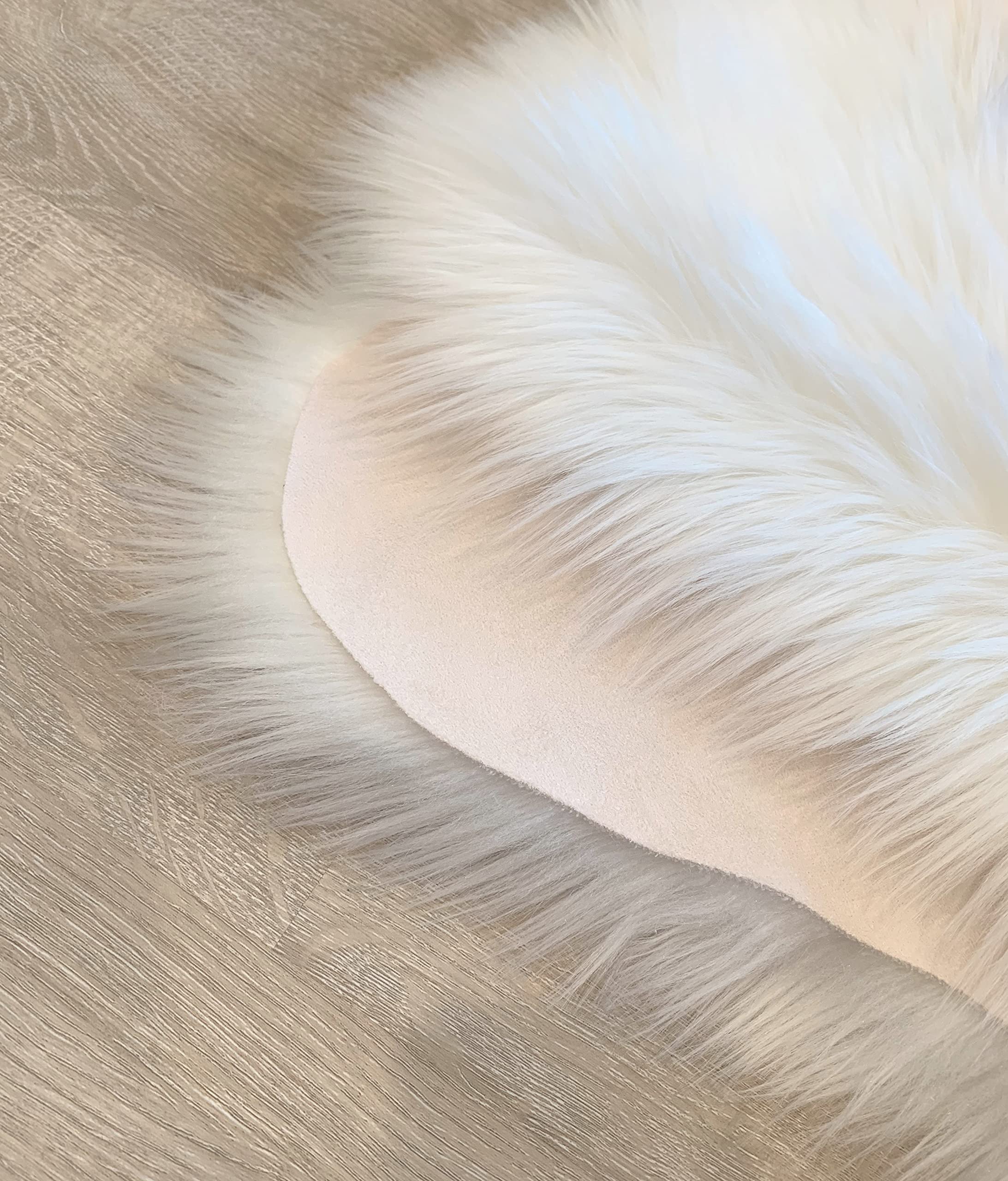 LAMBZY Faux Sheepskin Rug 6'x9' White - Ultra Soft Hypoallergenic Shaggy Area Rug for Living Room, Bedroom, Nursery - Perfect for Cozy Home Decor, Kids Play Area & Sofa Accent