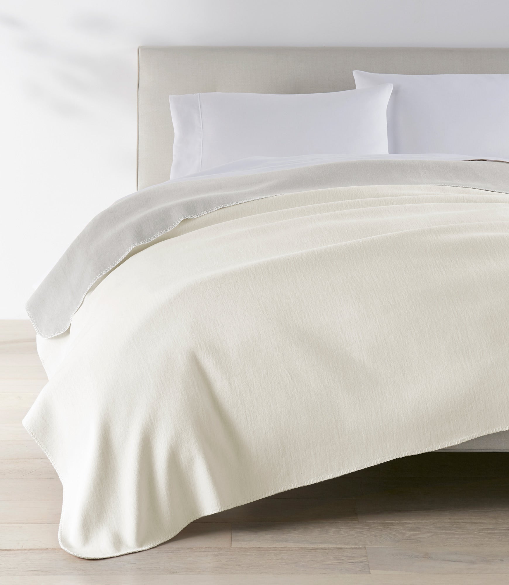 Alta Reversible Cotton Blanket - Soft & Breathable All-Season Throw - Perfect for Bed, Sofa, or Outdoor Picnics