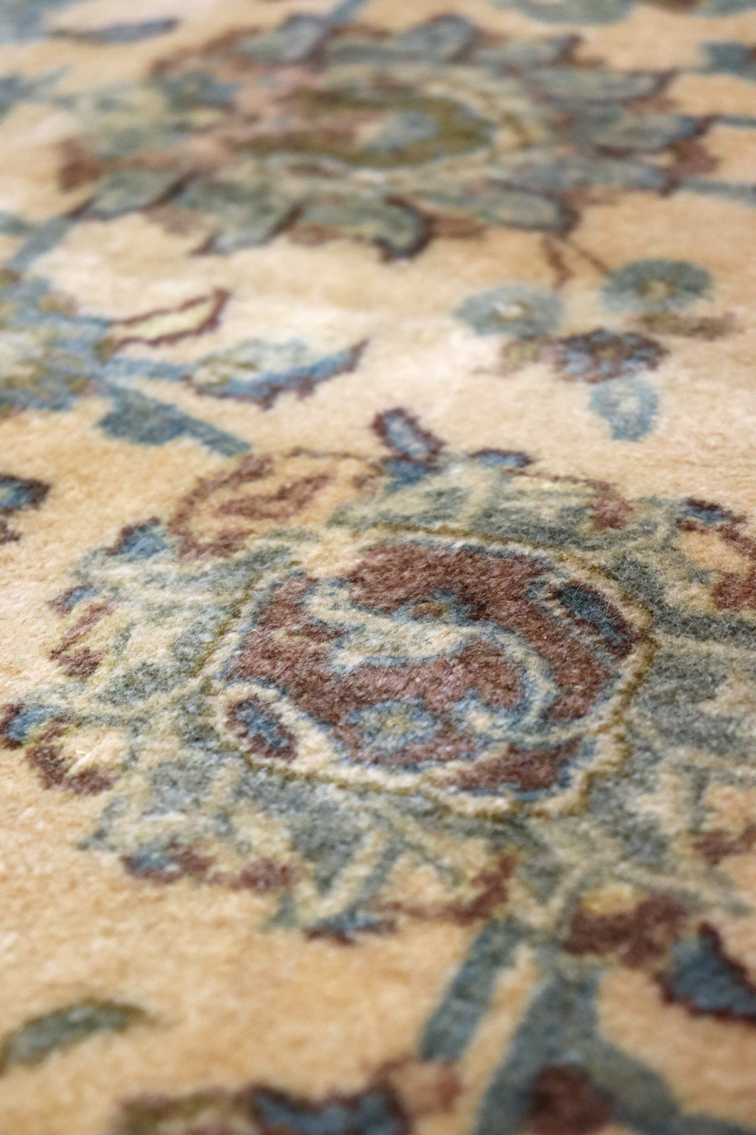 Antique Kashan Handwoven Traditional Persian Rug - J65488 - Perfect for Living Room, Bedroom & Home Decor