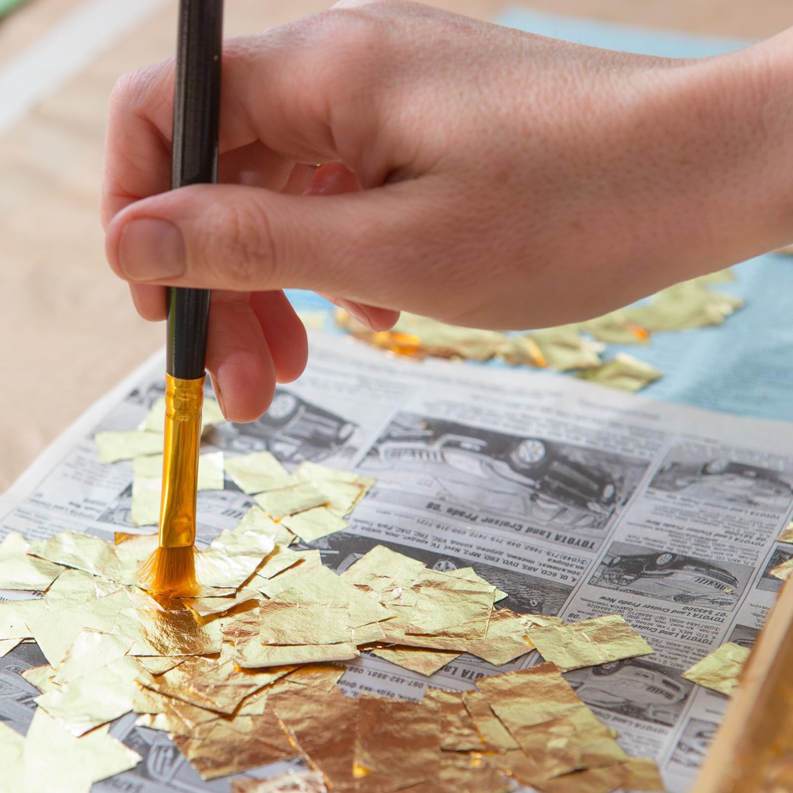 Premium 1000 Sheets Imitation Gold Leaf Foil - 5.5x5.5 Inch (14x14cm) Gold Foil Paper for DIY Gilding, Painting, Furniture Decoration & Craft Projects - Perfect for Art, Home Decor, Wedding Invitations & Scrapbooking