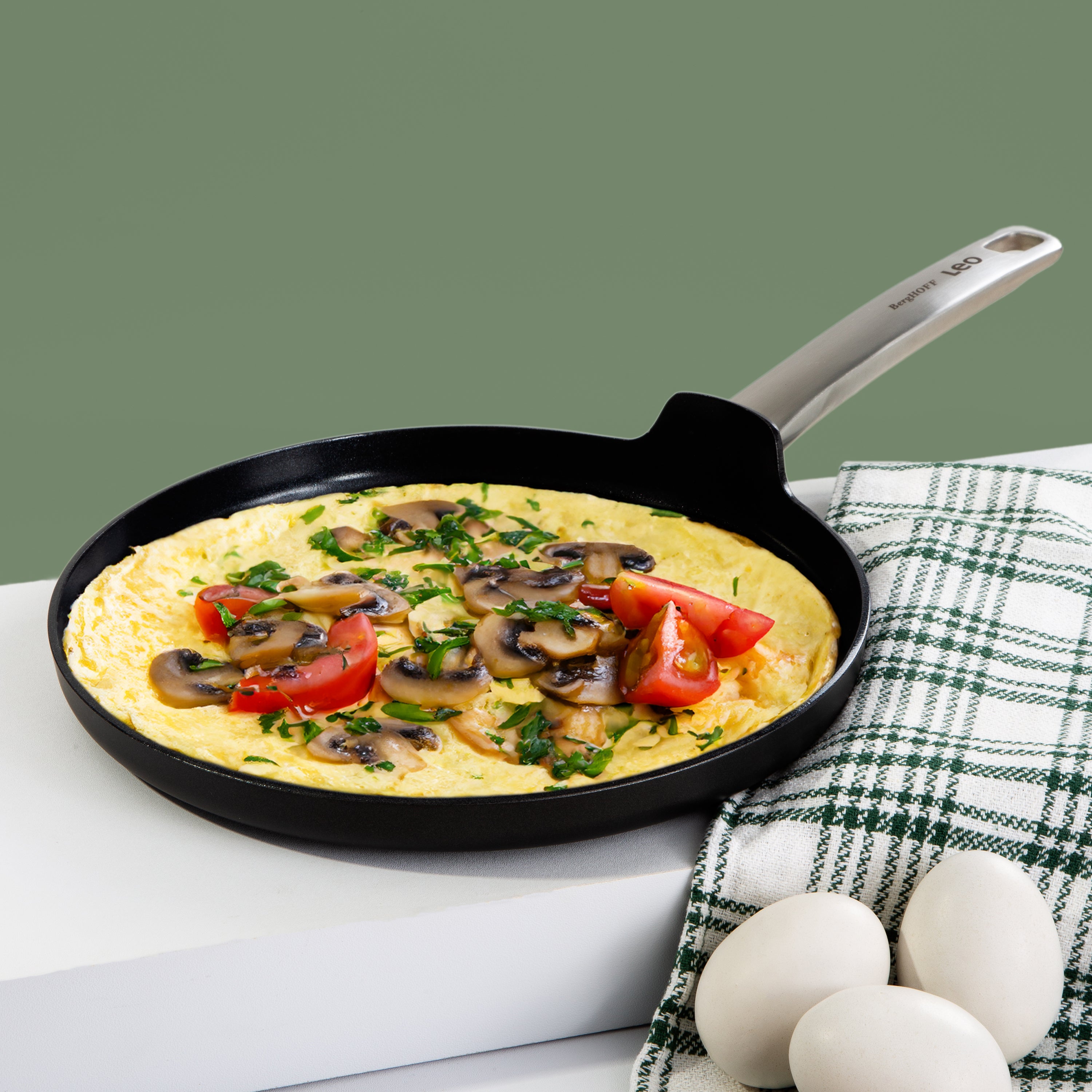 BergHOFF Leo 10-Inch Nonstick Ceramic Omelet Pan - Graphite Coating, Eco-Friendly Recycled Material - Perfect for Breakfast, Camping & RV Cooking
