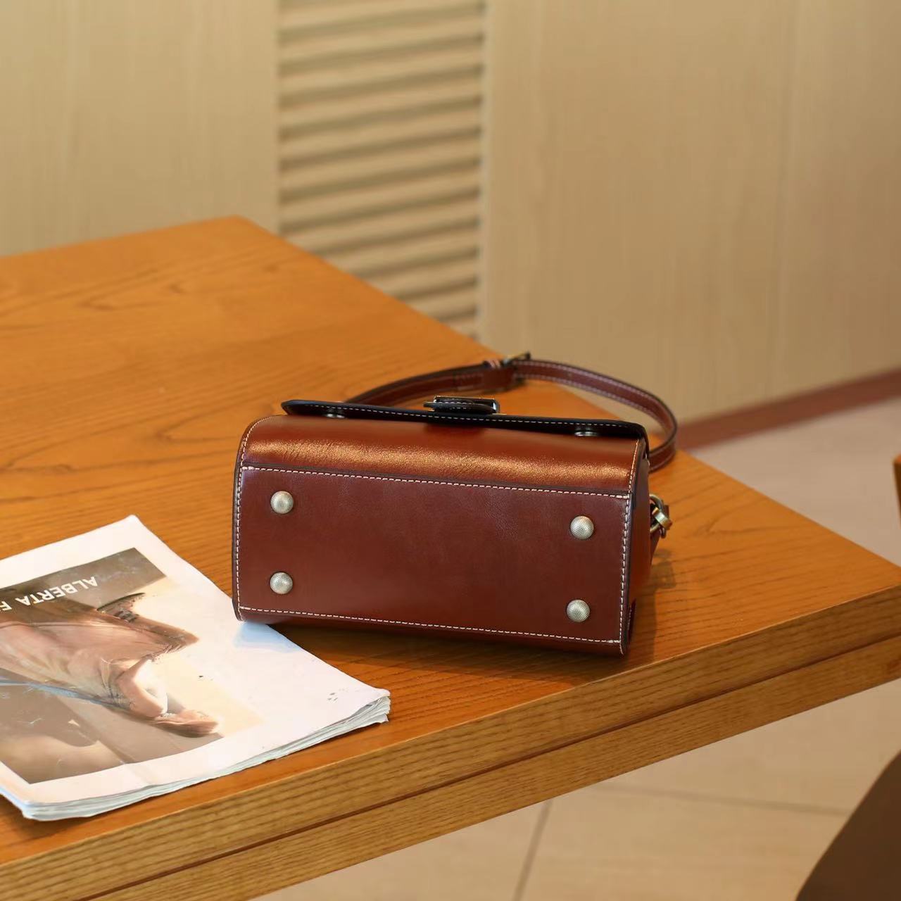 Stylish Genuine Leather Handbag for Women - Fashionable Crossbody Purse with Adjustable Strap, Perfect for Work, Travel & Everyday Use