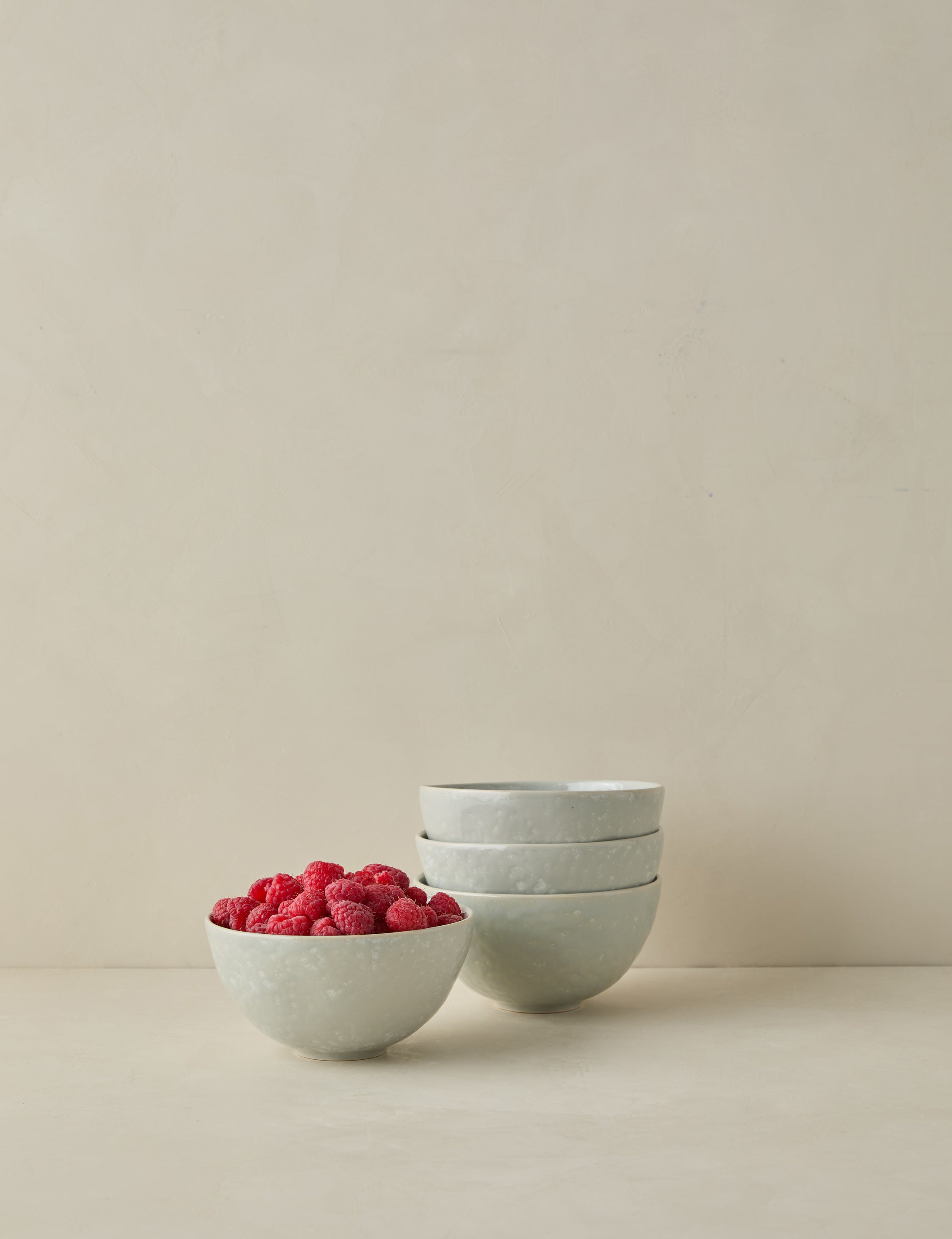 Geneva Stoneware Dinnerware Set - Elegant & Durable Ceramic Plates, Bowls & Mugs for Everyday Use - Perfect for Family Dinners, Entertaining Guests & Restaurant-Style Dining at Home