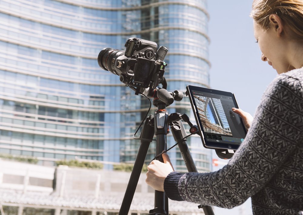 Manfrotto MVDDA13 iPad Air Mount - Black Digital Director Stand for Video Recording & Live Streaming | Perfect for Content Creators, Vloggers & Videographers