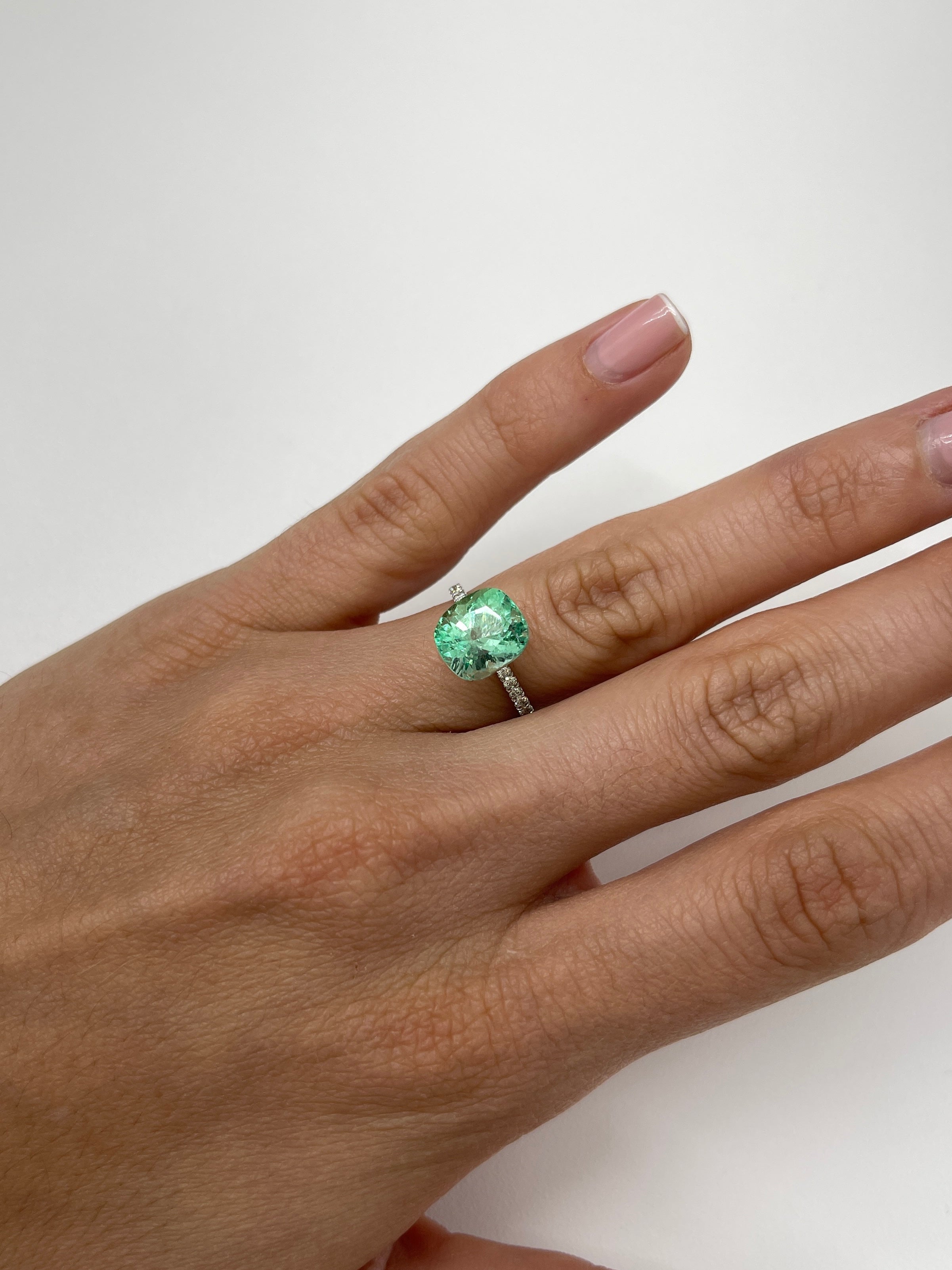 4.13 Carat 10x9mm Pastel Yellowish Green Natural Loose Colombian Emerald Cushion Cut Gemstone for Jewelry Making, Engagement Rings & Collector's Items