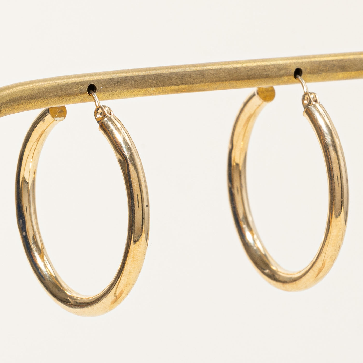 14K Yellow Gold Hoop Earrings for Women - Classic Dainty Huggie Hoops - Perfect for Everyday Wear, Gifts & Special Occasions