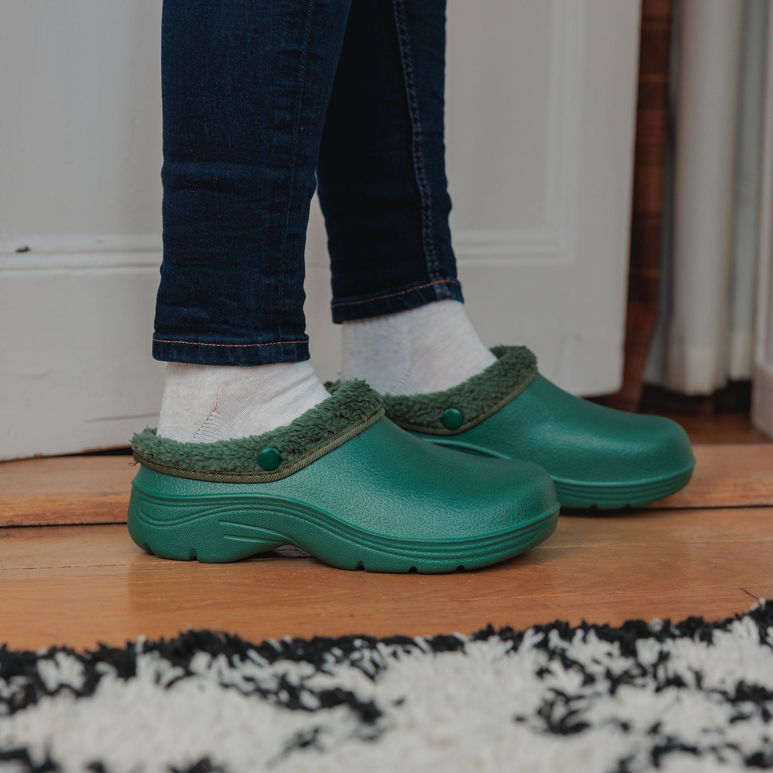 Women's Thermal Fleece Lined Garden Clogs - Warm Slip-Resistant Outdoor Shoes for Winter Gardening, Yard Work & Home Use