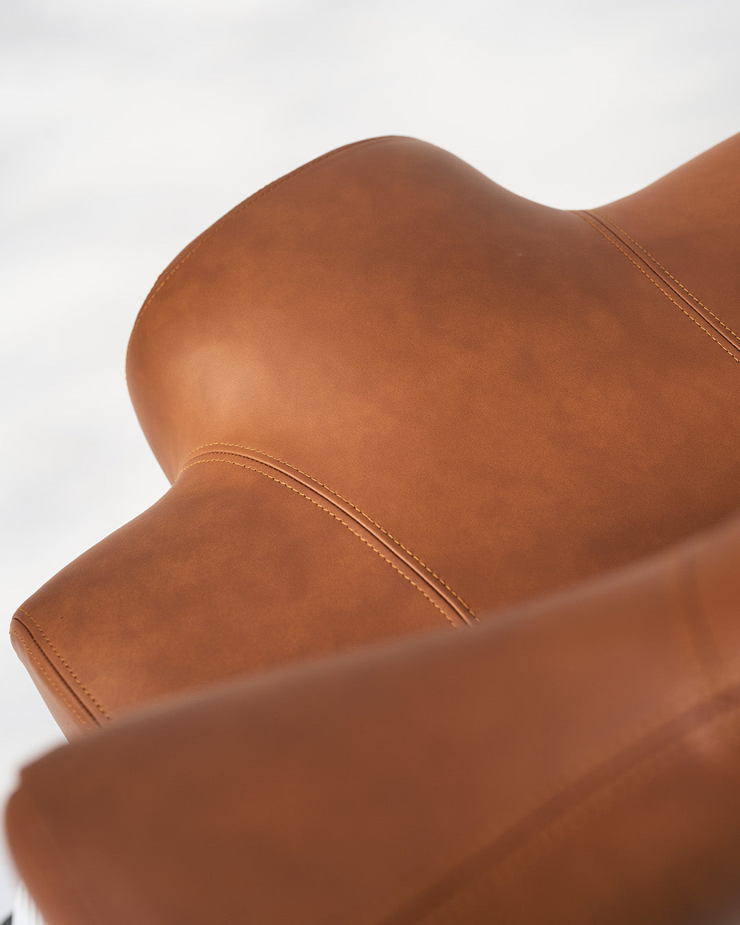 HÅG Capisco 8106 Ergonomic Office Chair - Genuine Leather Wollsdorf Paloma Natur with White Base | Perfect for Home Office, Workspace & Gaming Setup