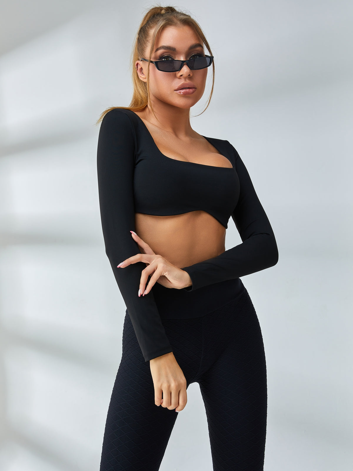 ZASUWA Women's Solid Color Long Sleeve V-Neck T-Shirt - Casual Comfort Top for Everyday Wear, Work & Outfits