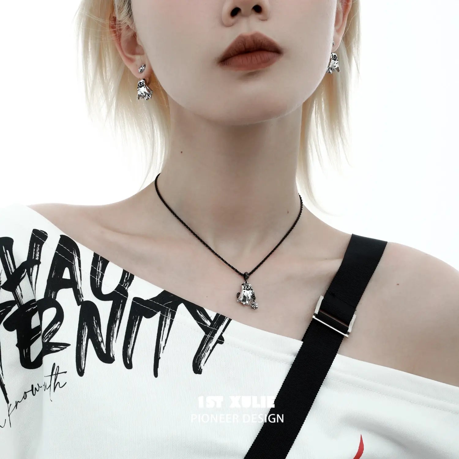 18K Gold Plated Halloween Ghost Cat Pendant Necklace for Women - Spooky Gothic Jewelry Gift for Halloween Parties & Cosplay