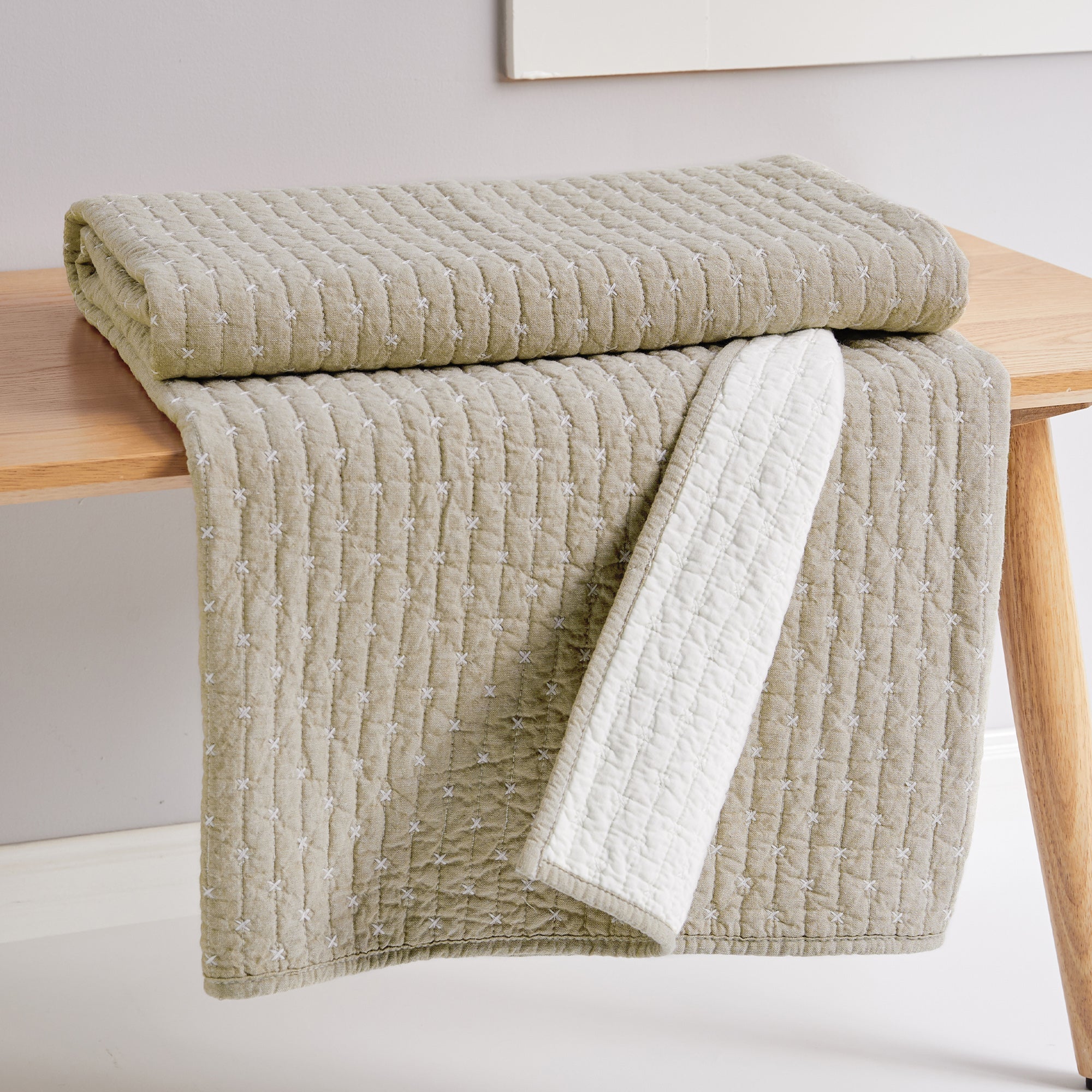 Handmade Cross Stitch Quilted Throw Blanket - Cozy Soft Bedspread for Sofa, Bed & Couch - Perfect for Winter Warmth, Home Decor & Gift Giving