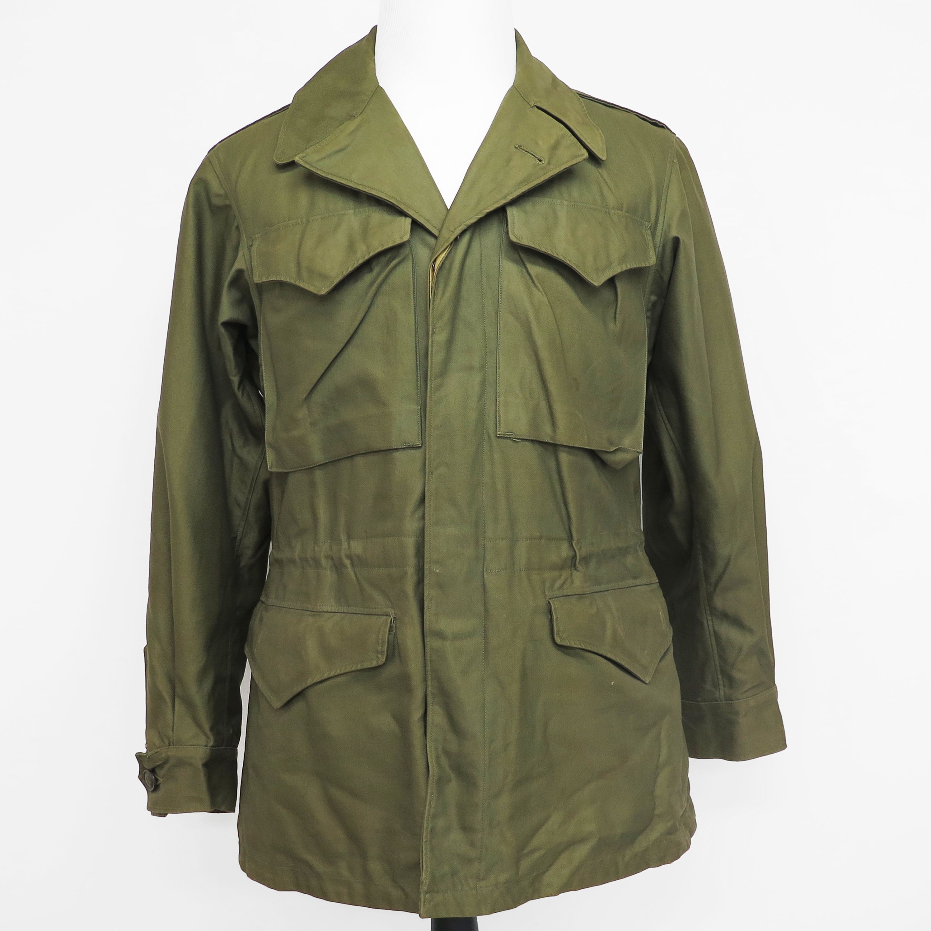 Original US Army M-1943 M43 Field Jacket 370E Issue 1945 WWII Vintage Military Jacket - Size 34R - Perfect for Reenactment, Collecting & Outdoor Adventures