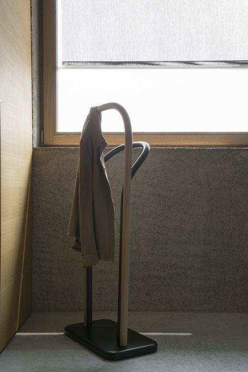 GTV Arch Bentwood Clothes Valet Stand - Premium Wooden Valet Hanger for Suits, Jackets & Pants | Perfect for Bedroom, Closet & Dressing Room Organization