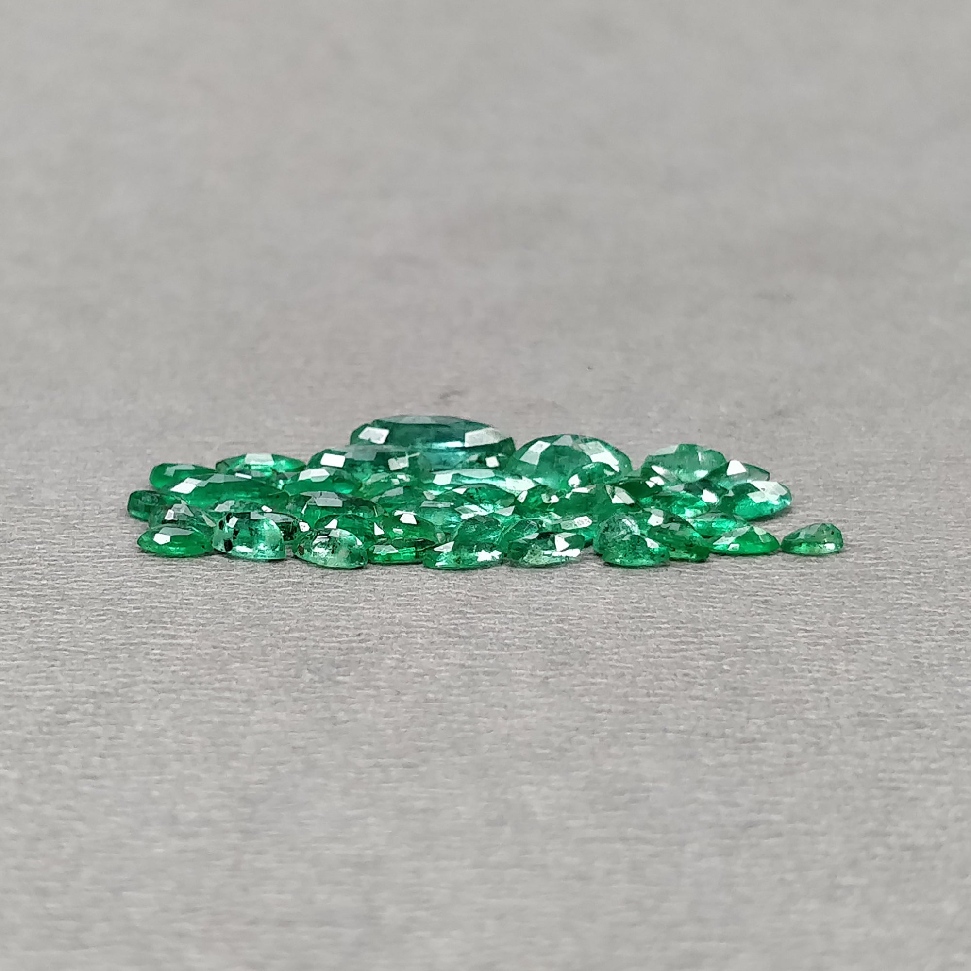 Natural Untreated Green Emerald Gemstone - 5.70cts Marquise Cut (3.5*2mm to 9.5*4mm) - 49pcs for Jewelry Making, Engagement Rings & Luxury Gifts