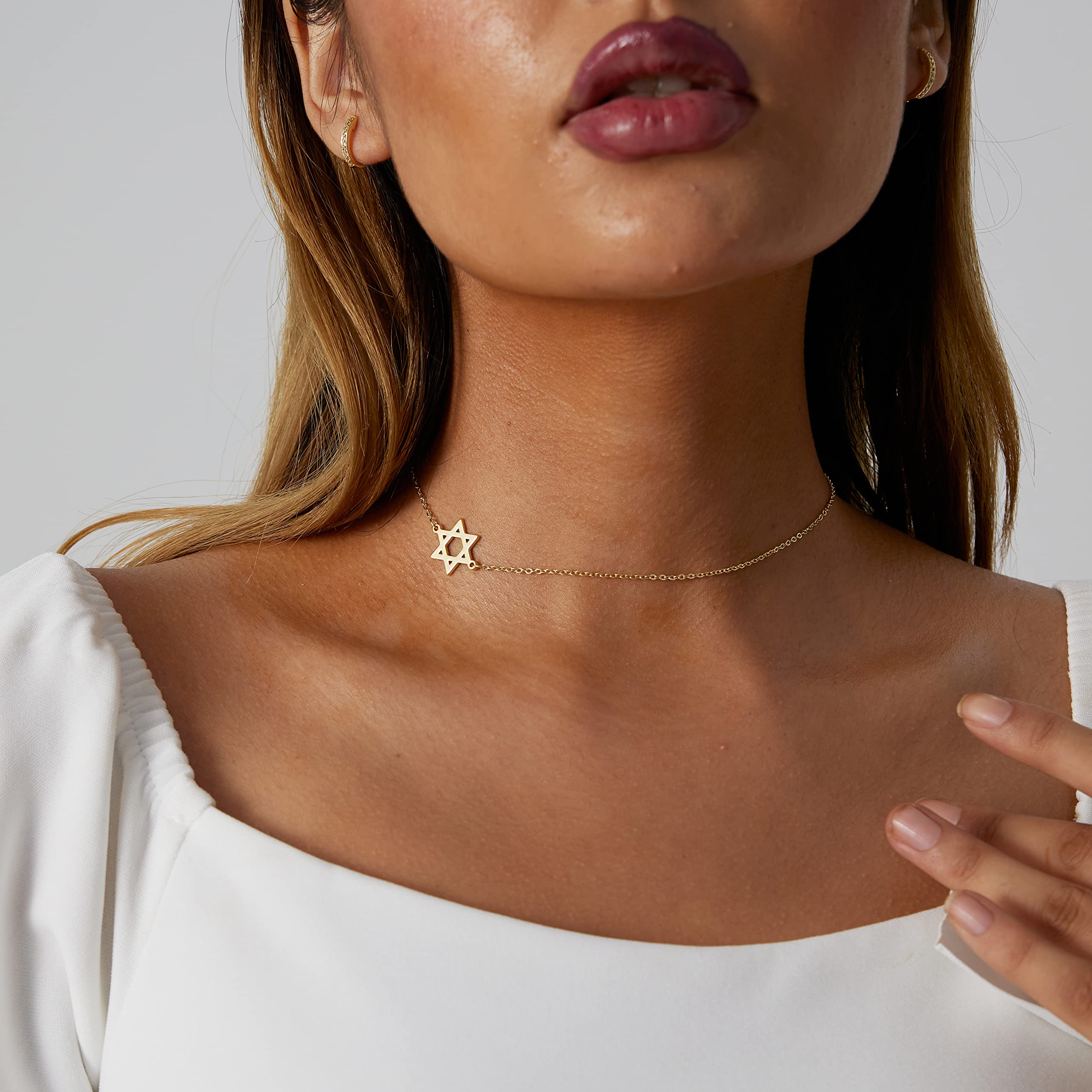 Tasiso 14K Gold Moon and Star Pendant Necklace for Women - Dainty Crescent Moon & Tiny Star Charm Minimalist Jewelry | Perfect for Everyday Wear, Date Nights & Gift Giving