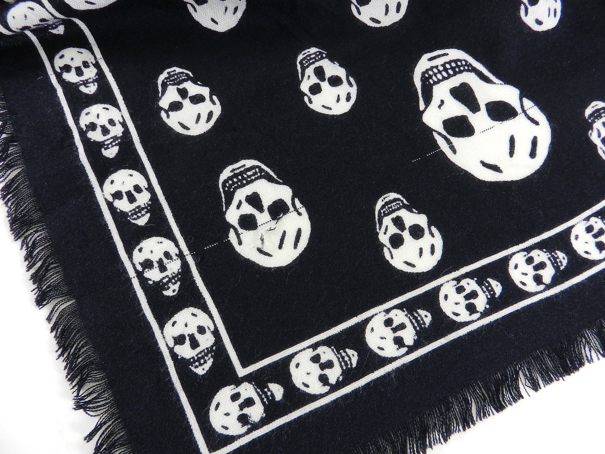 Alexander McQueen Large Black and White Skull Wool Shawl Scarf - Luxury Winter Wrap for Women & Men, Perfect for Cold Weather, Parties and Fashion Outfits