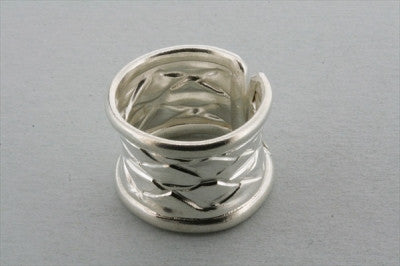 Elegant Rimmed Creased Ring for Women - Dainty Stackable Band Jewelry - Perfect for Everyday Wear, Gifts & Special Occasions