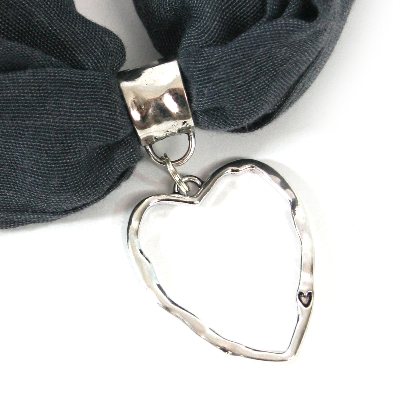 Heart Outline Design Scarf Jewelry - Elegant Necklace for Women, Perfect for Valentine's Day Gifts, Date Nights, and Romantic Occasions