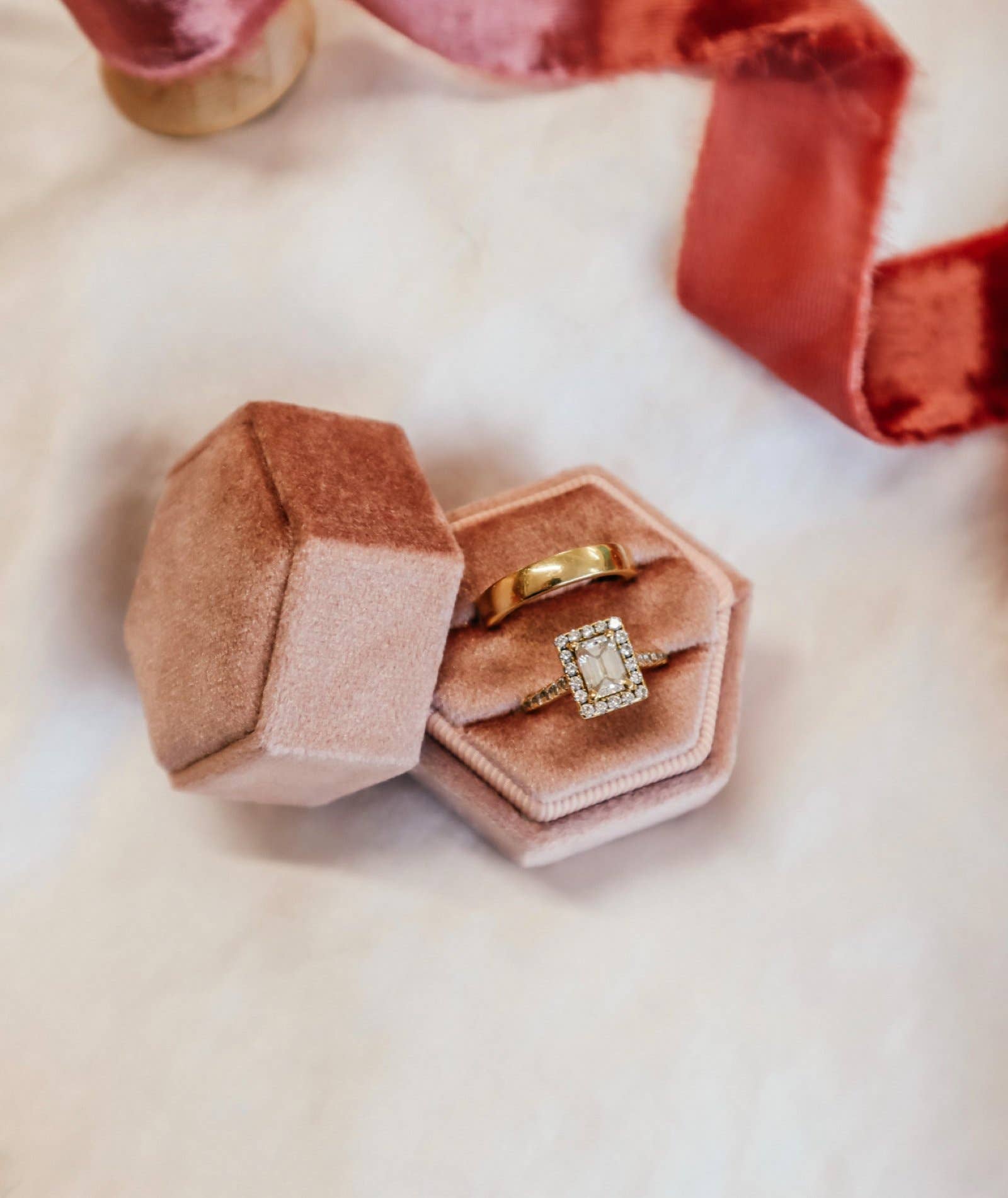 Luxury Rose Velvet Double Ring Box - Elegant Jewelry Gift Box for Engagement, Wedding & Proposal - Perfect for Rings, Necklaces & Small Keepsakes